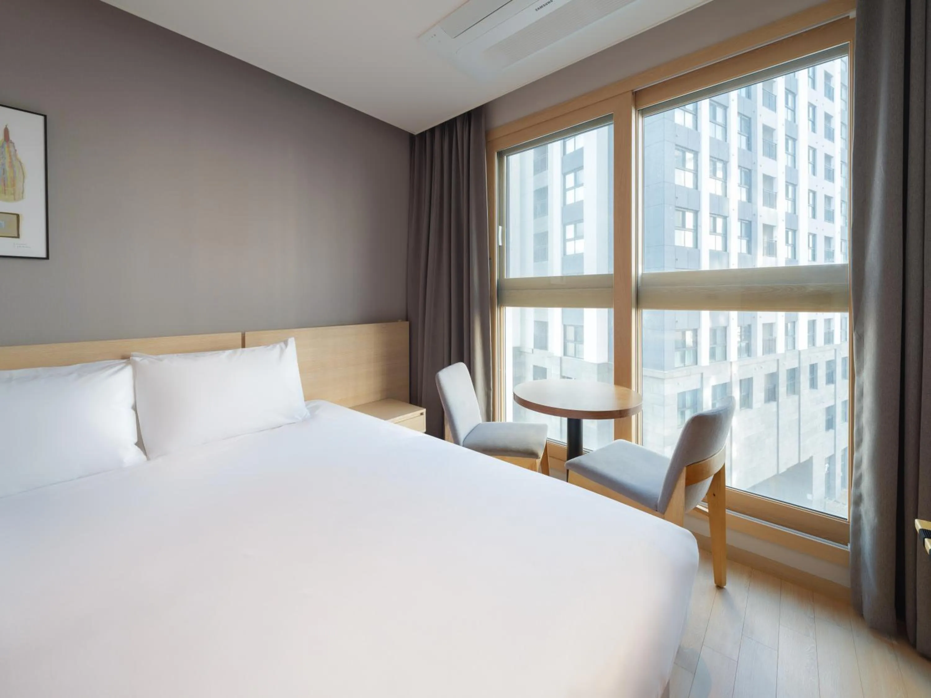 Bed in Le Collective Sokcho Central