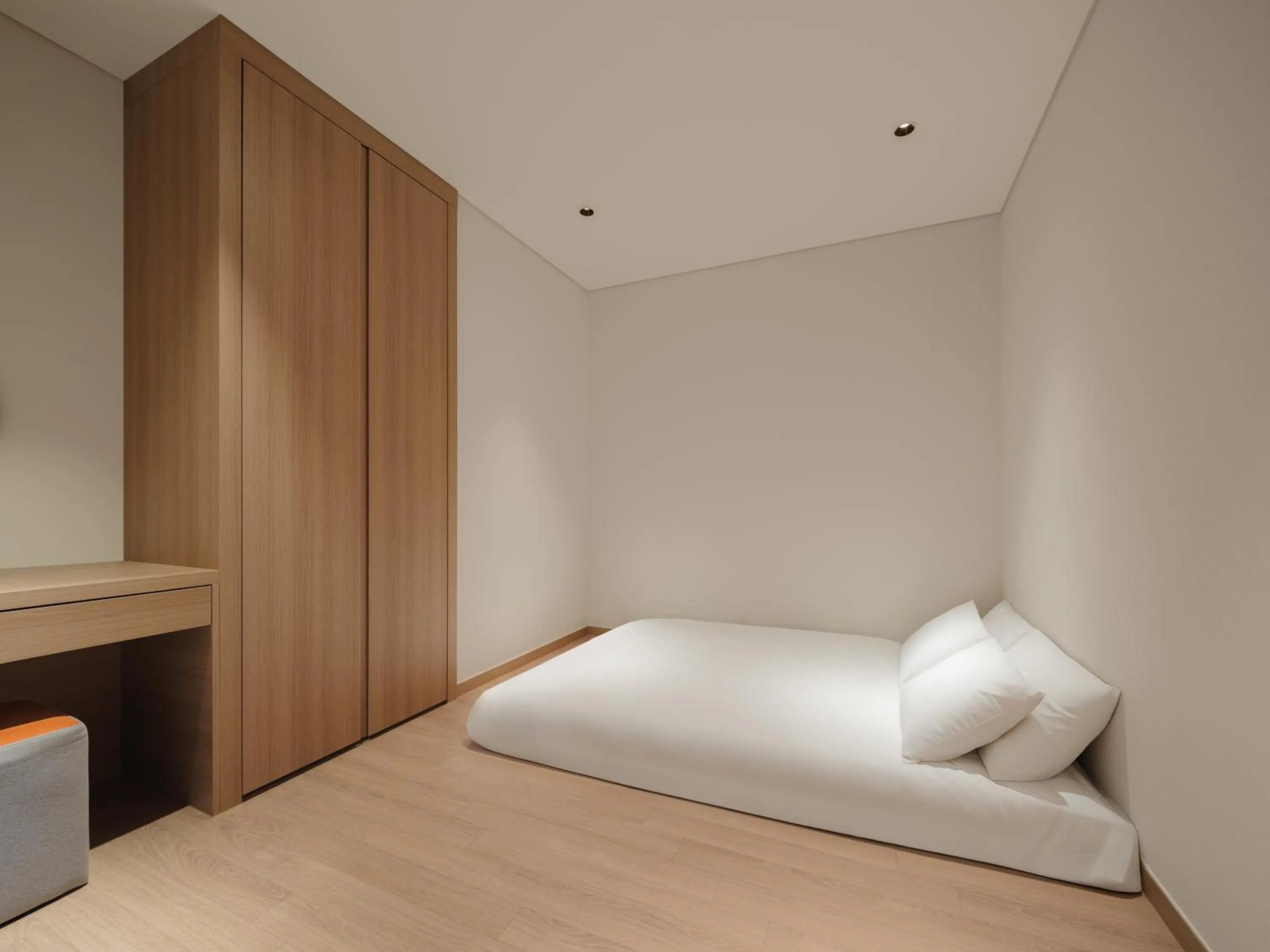 Bedroom, Bed in Le Collective Sokcho Central