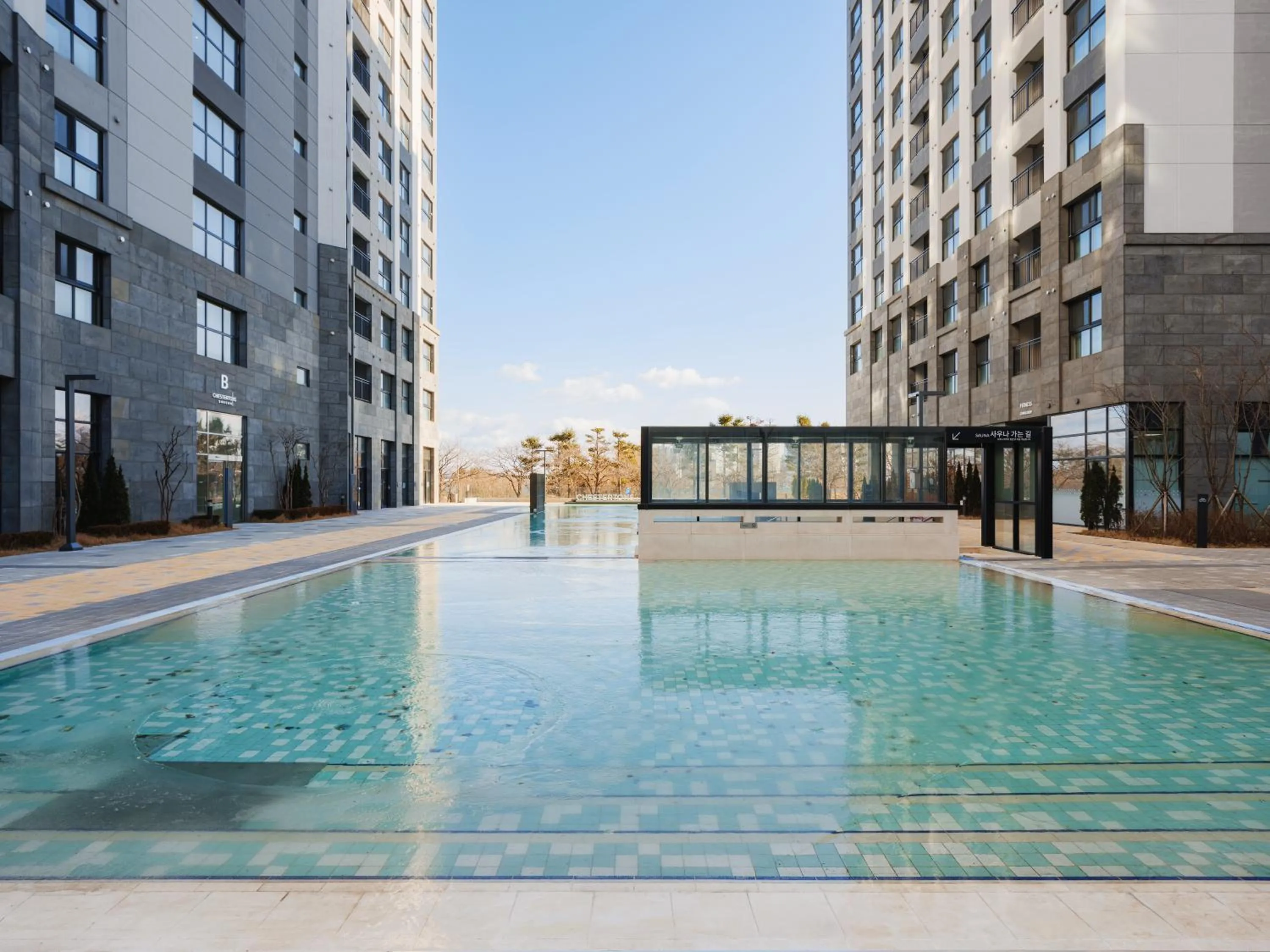 Pool view in Le Collective Sokcho Central