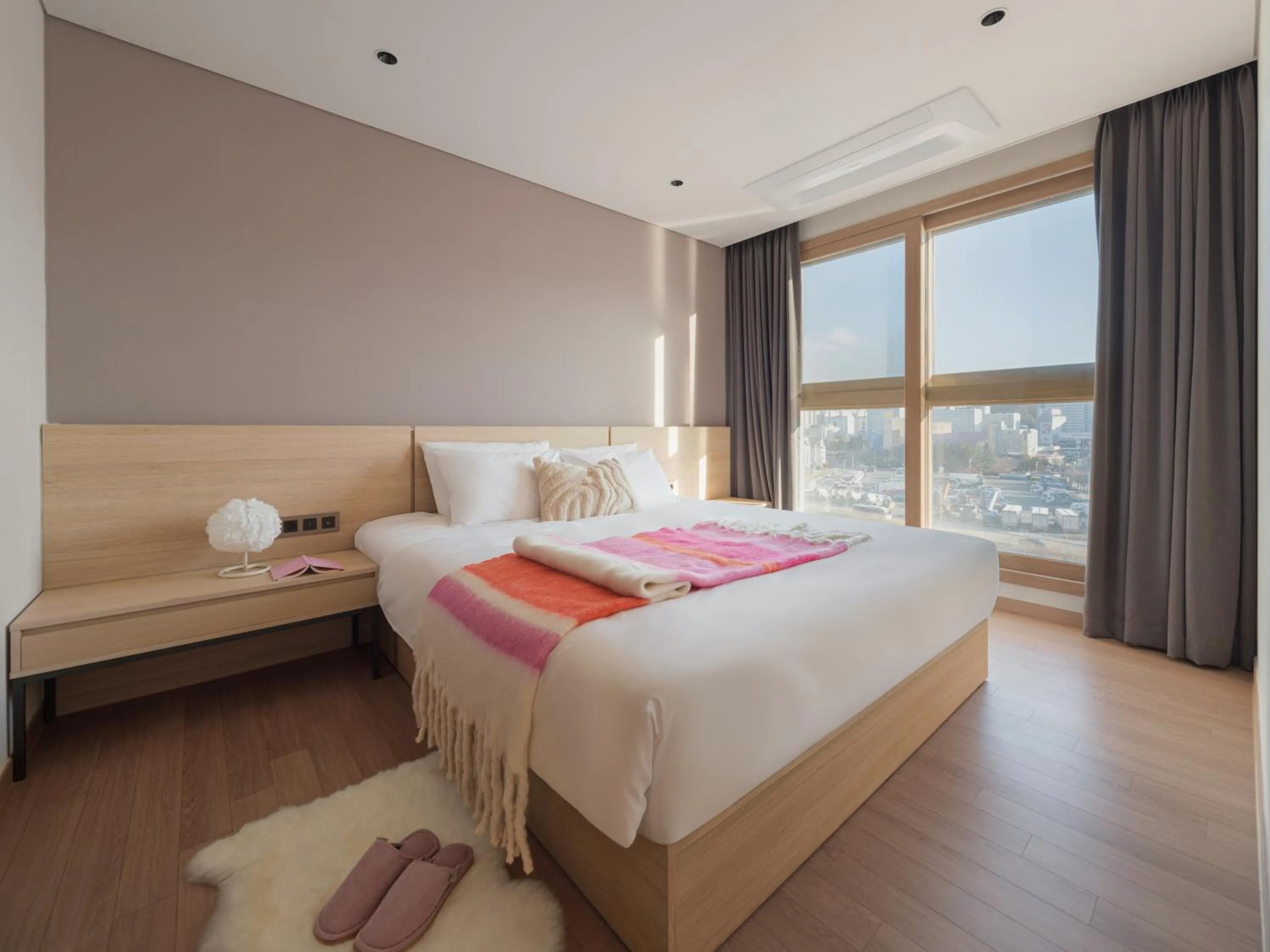 Bed in Le Collective Sokcho Central