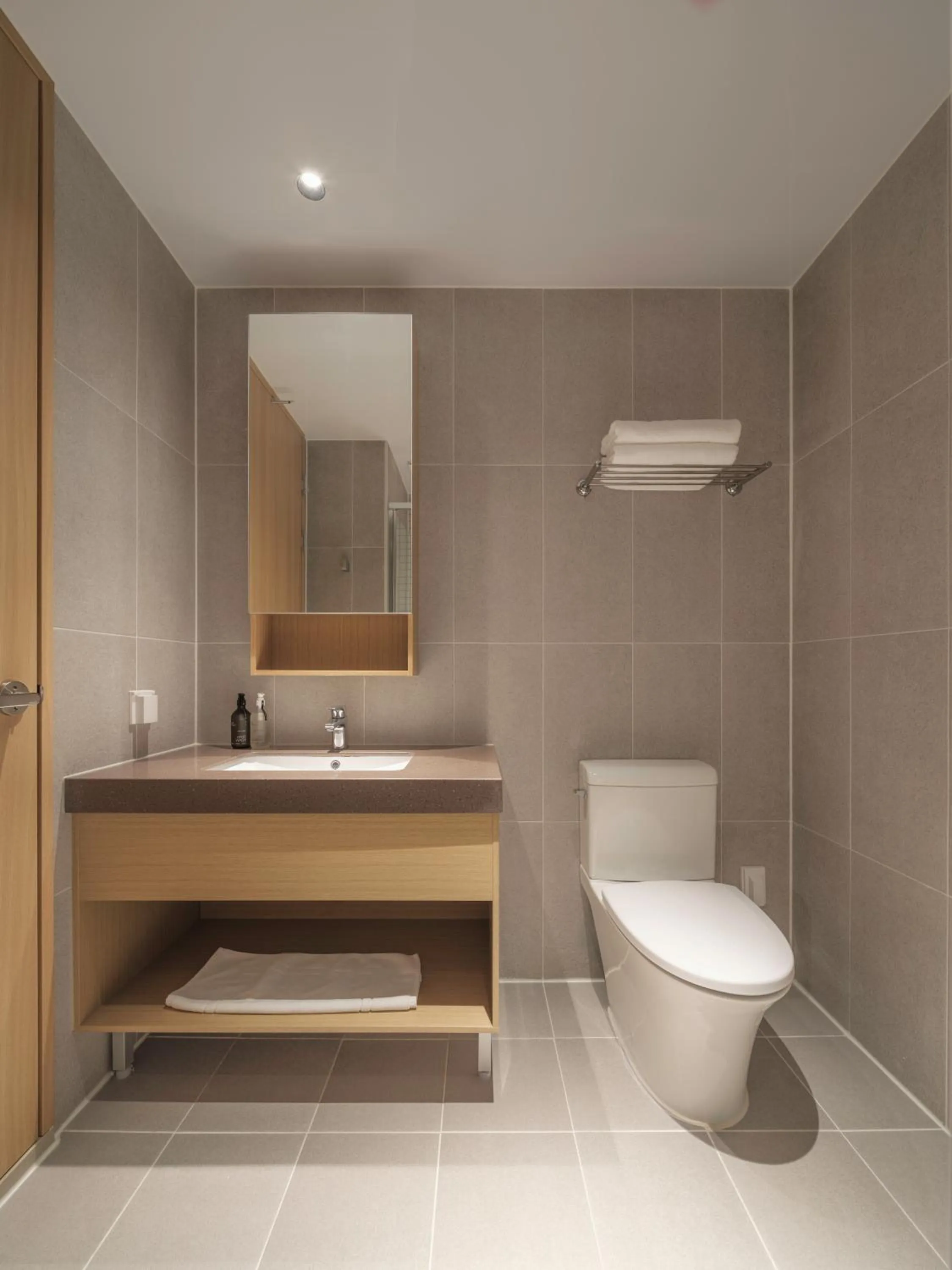 Toilet in Le Collective Sokcho Central