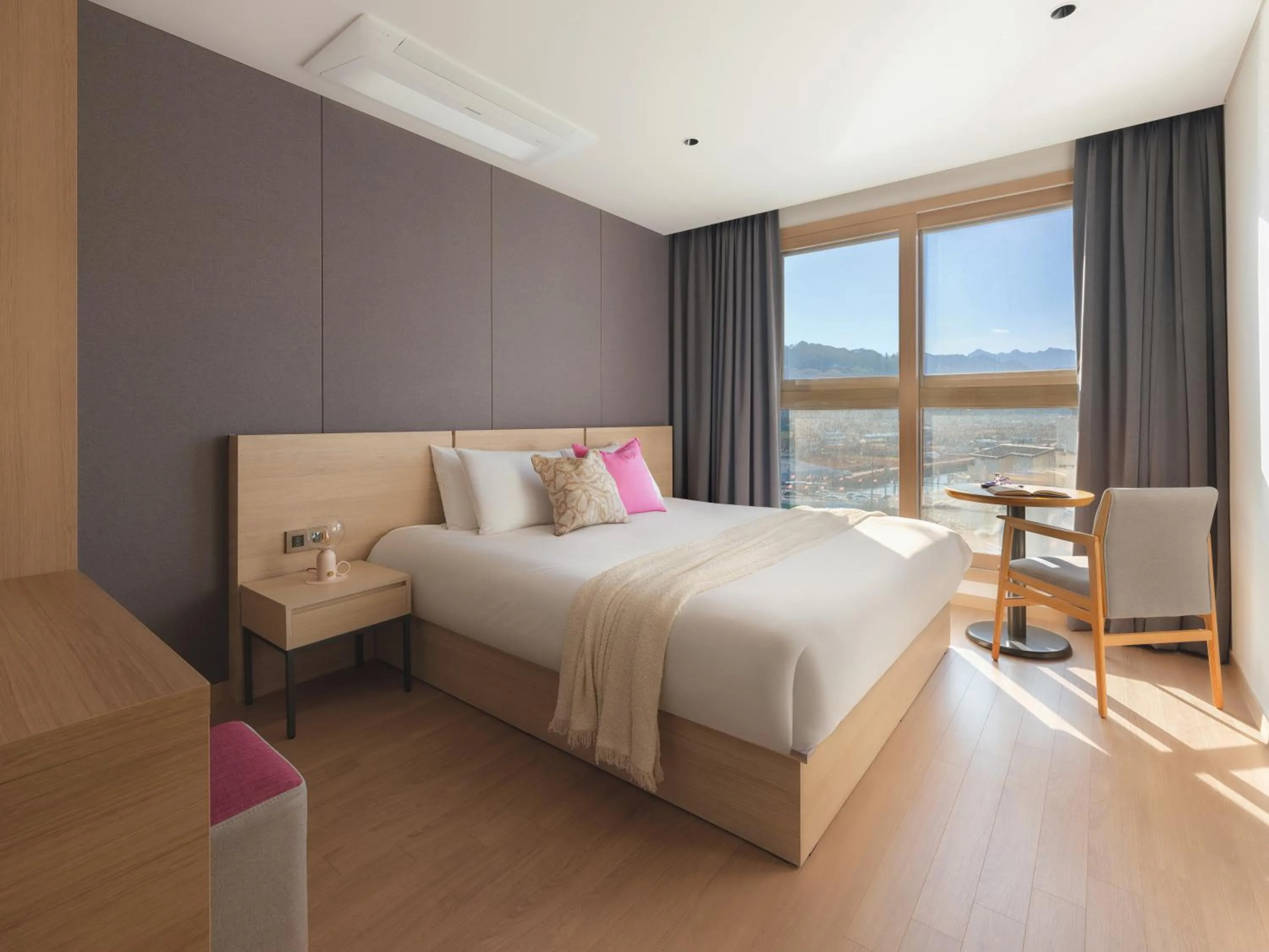 Bed in Le Collective Sokcho Central