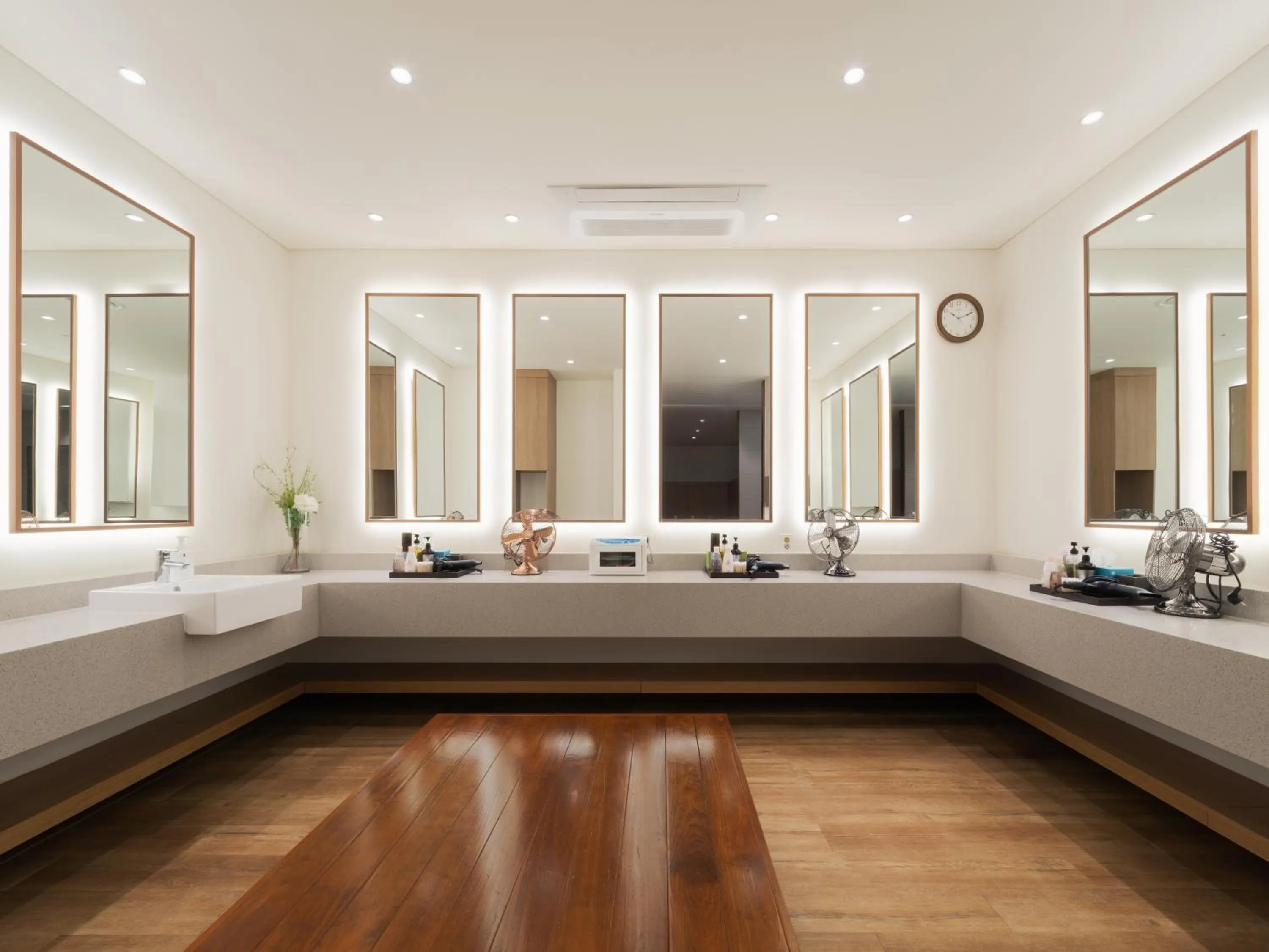 Sauna, Bed in Le Collective Sokcho Central