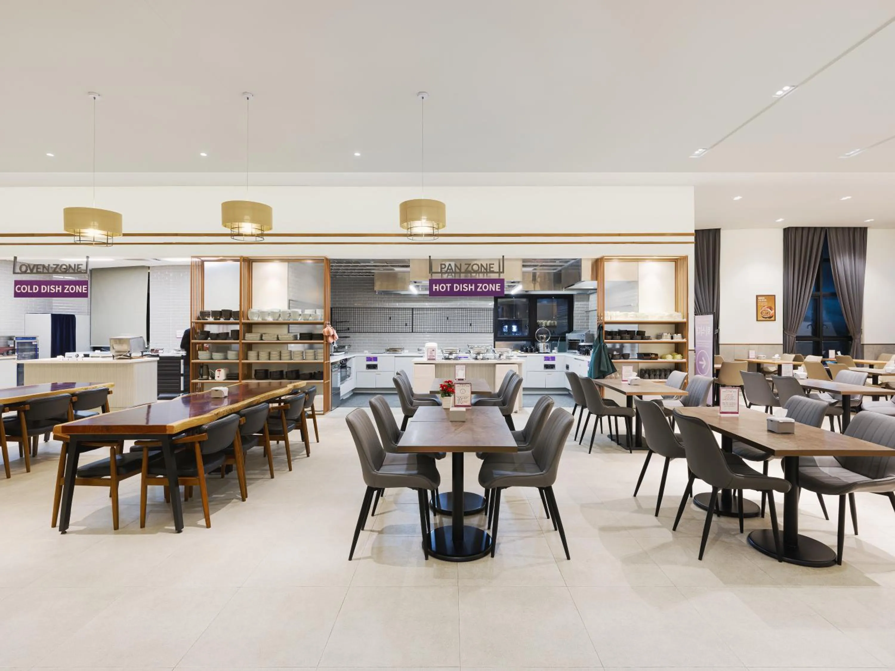 Buffet breakfast in Le Collective Sokcho Central