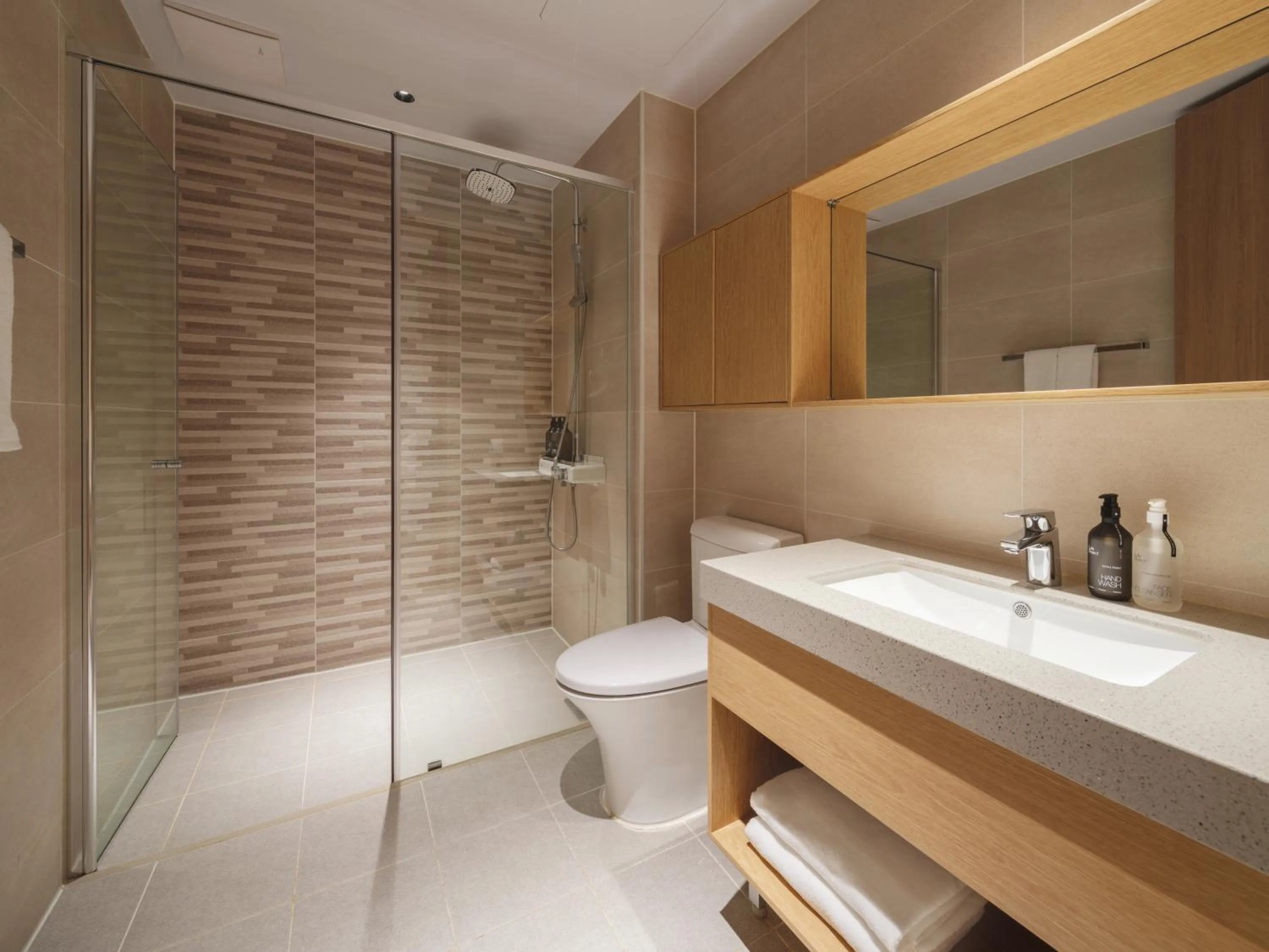 Shower in Le Collective Sokcho Central
