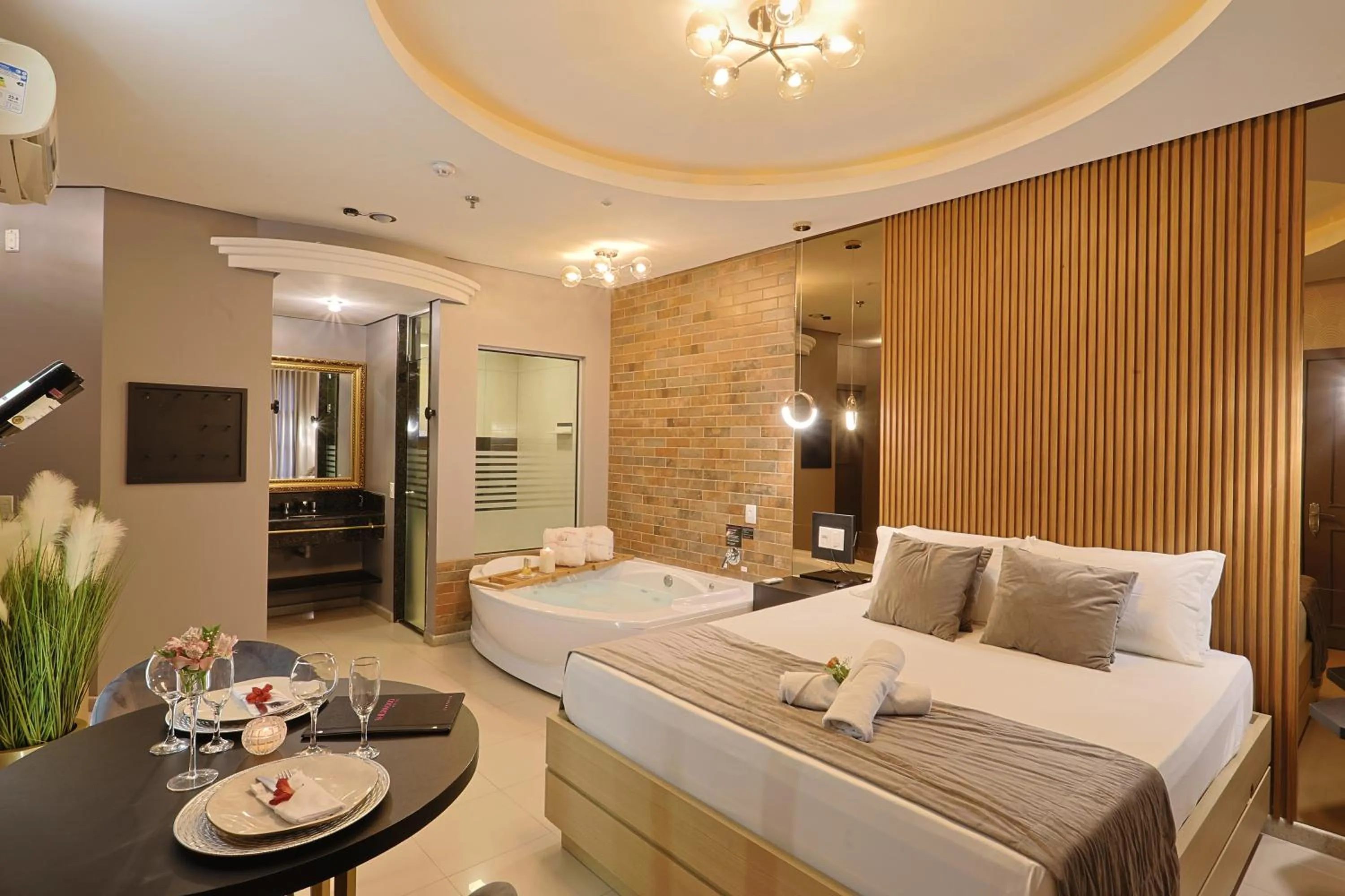 Bed in Hotel Motel Sherwood