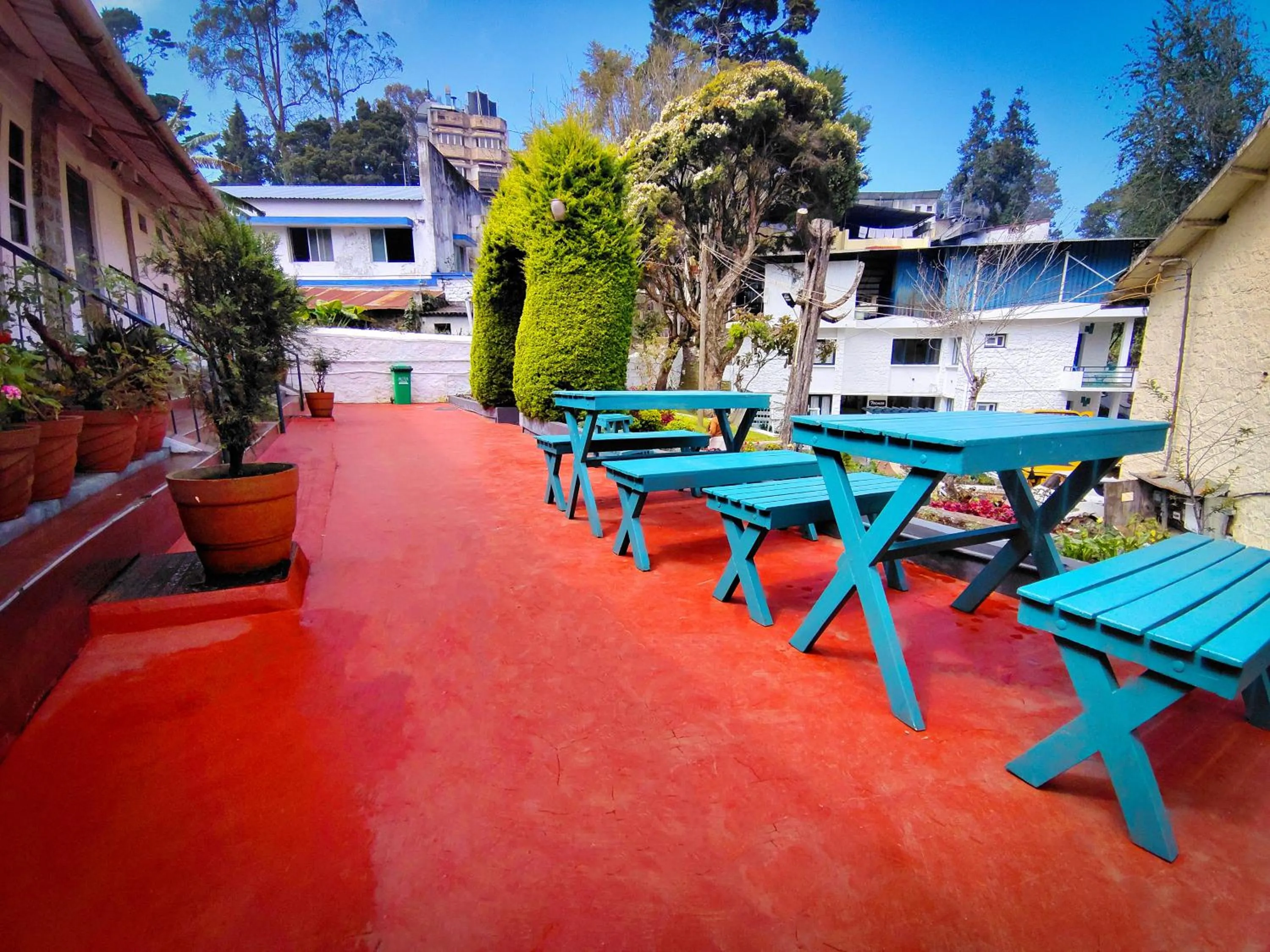 7 ROADS RESORT 50mts to lake