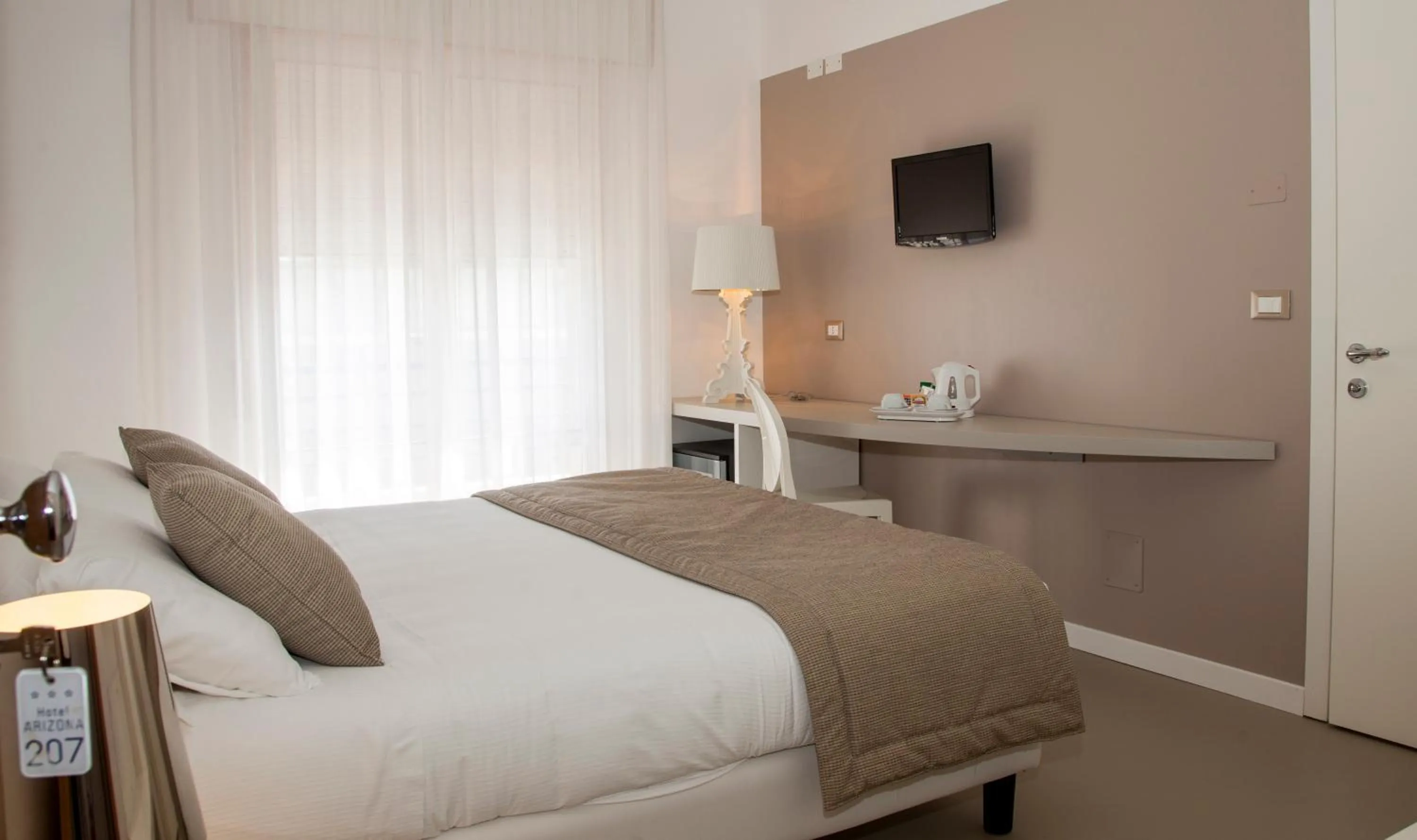 TV and multimedia, Bed in Hotel Arizona