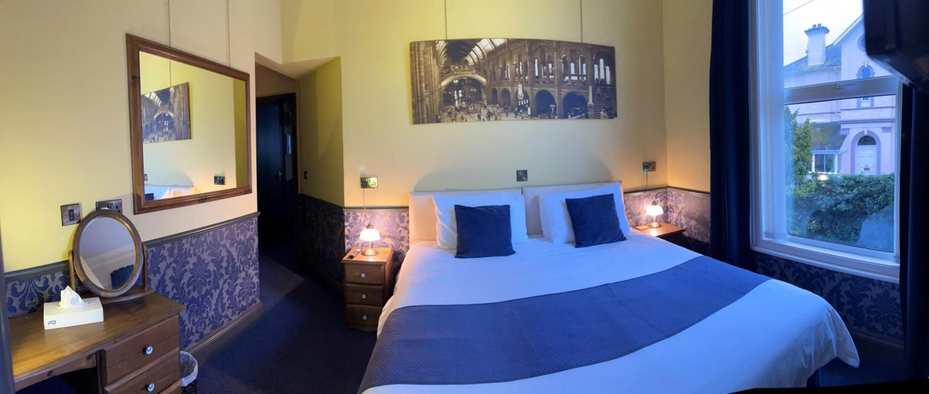 Bedroom, Bed in Atlantis Holiday Apartments