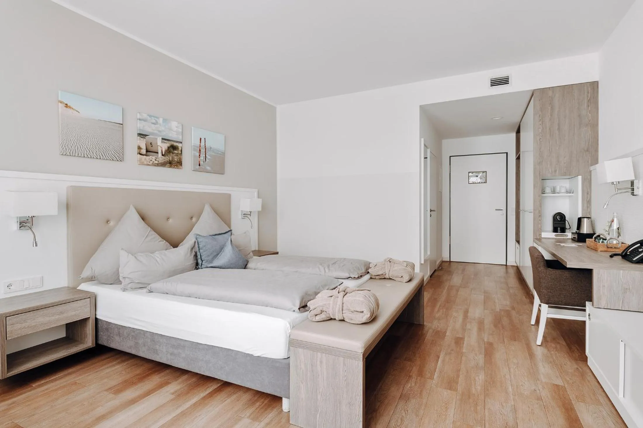 Photo of the whole room, Bed in Hotel Inselhof Borkum