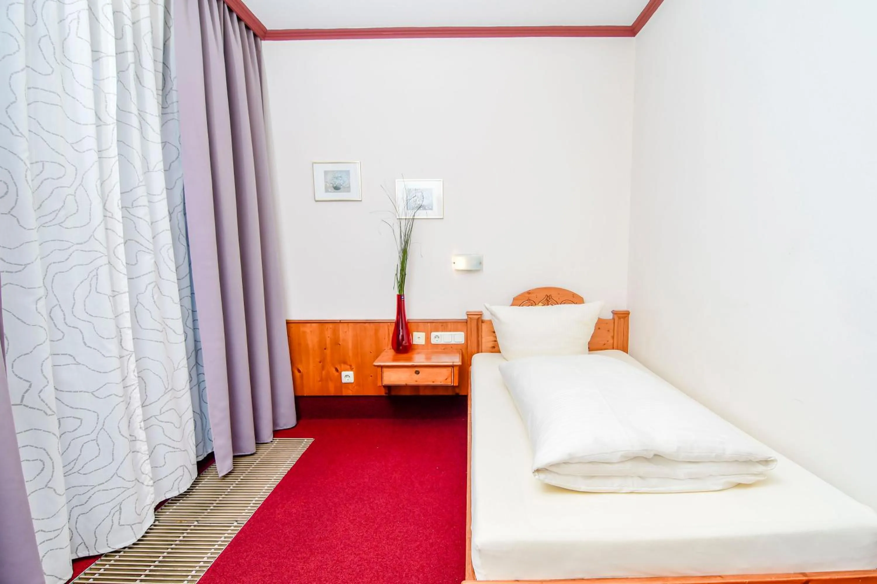 Photo of the whole room, Bed in Gästehaus Engelgasse Herzogenaurach