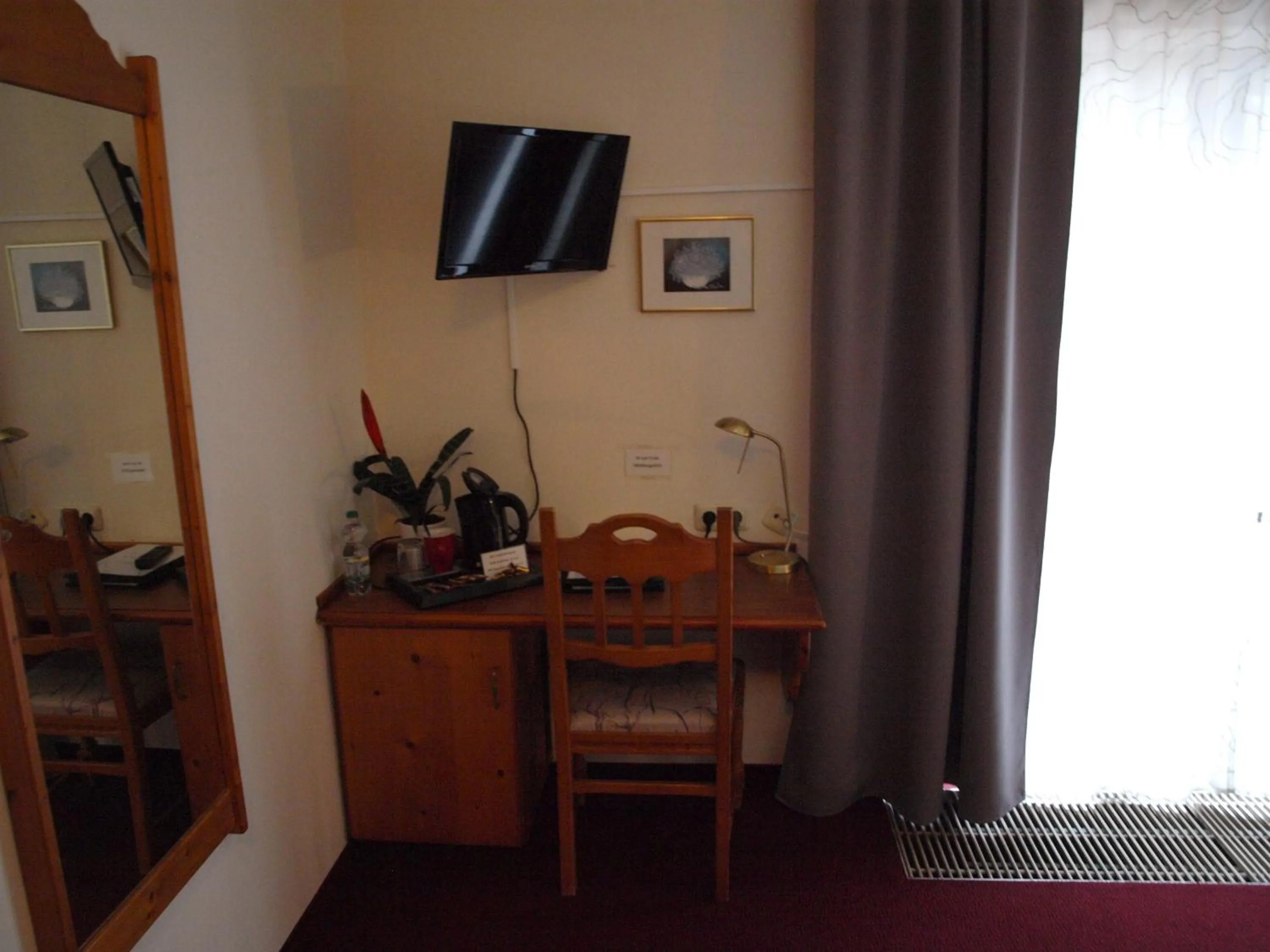 Coffee/tea facilities in Gästehaus Engelgasse Herzogenaurach