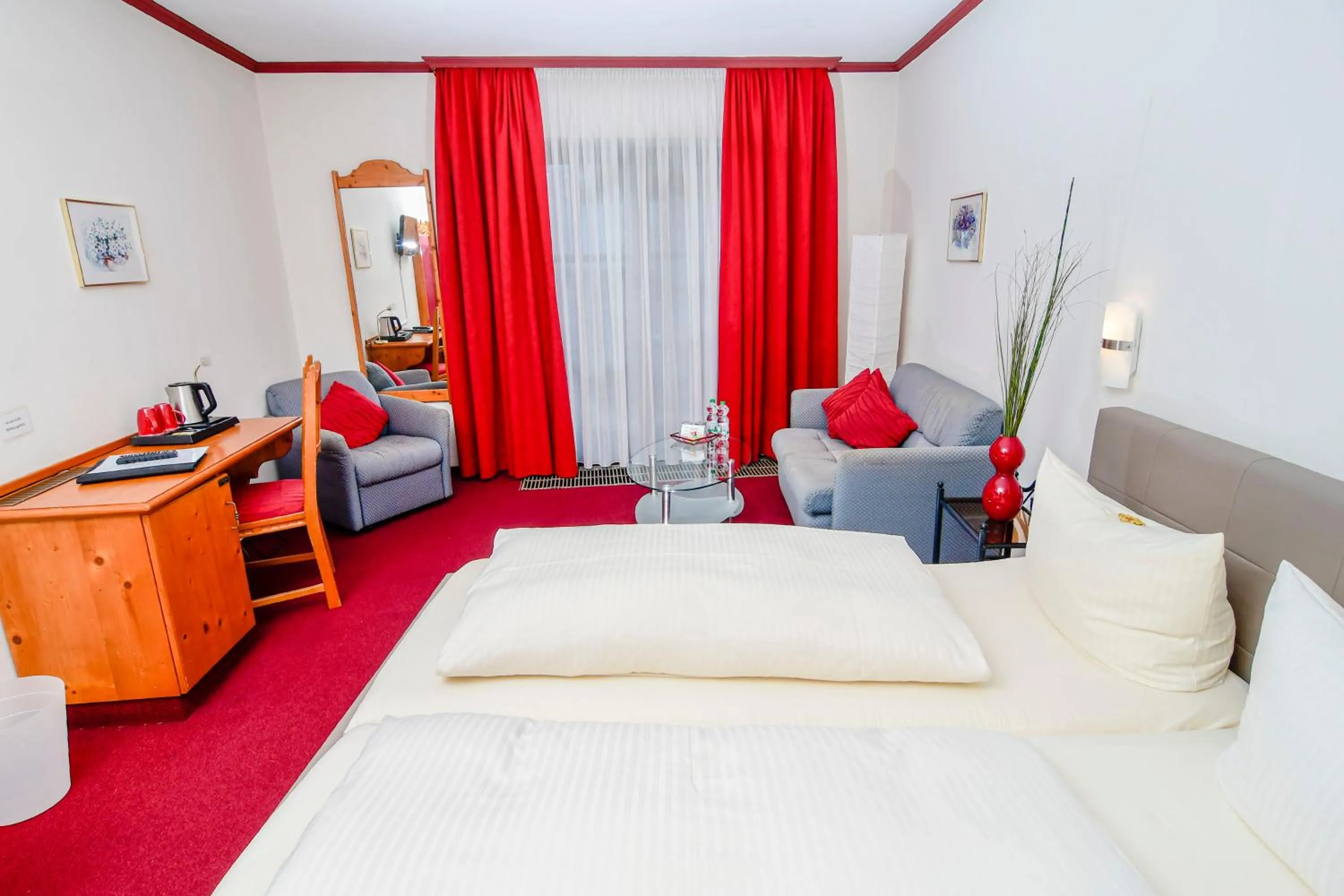 Photo of the whole room, Bed in Gästehaus Engelgasse Herzogenaurach