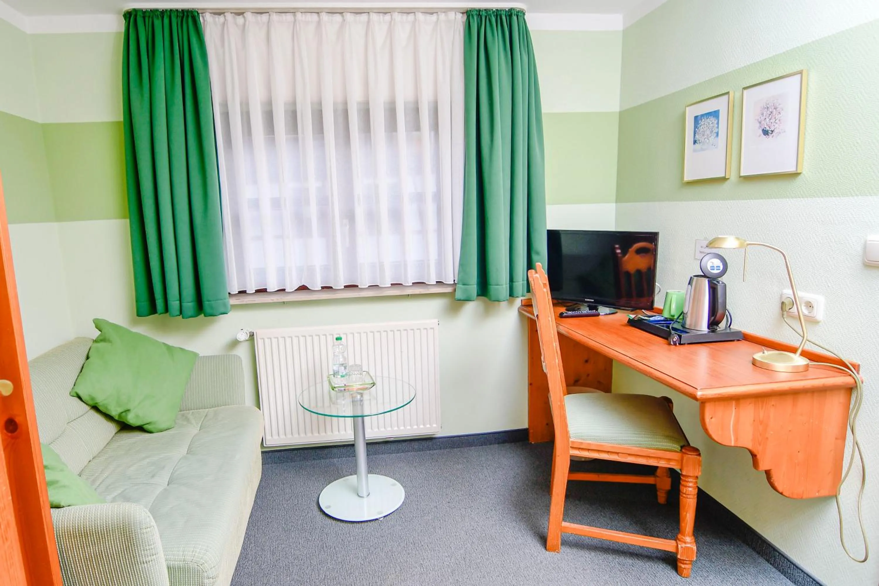 Coffee/tea facilities in Gästehaus Engelgasse Herzogenaurach