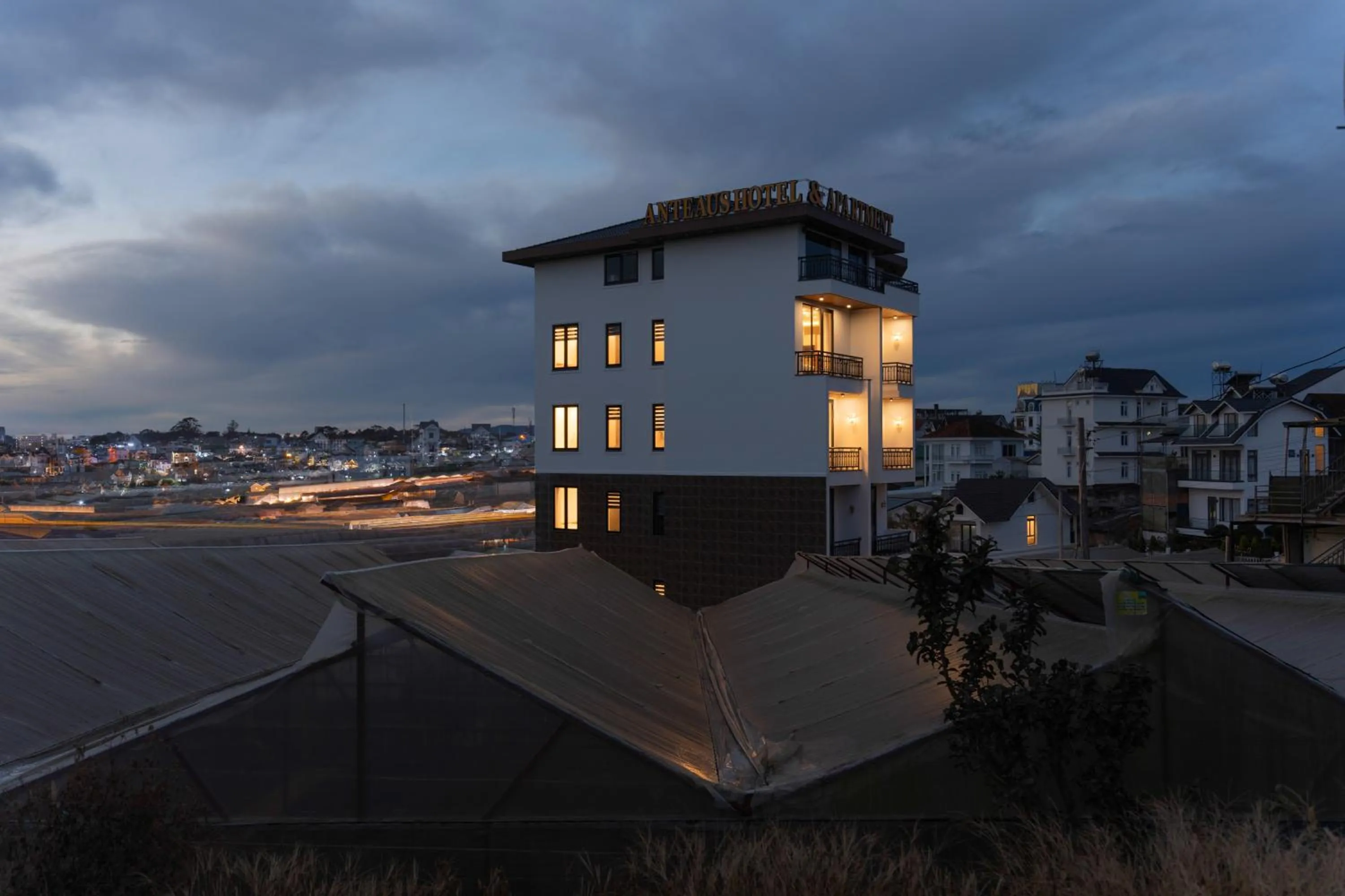 Property building in Anteaus Hotel Đà Lạt