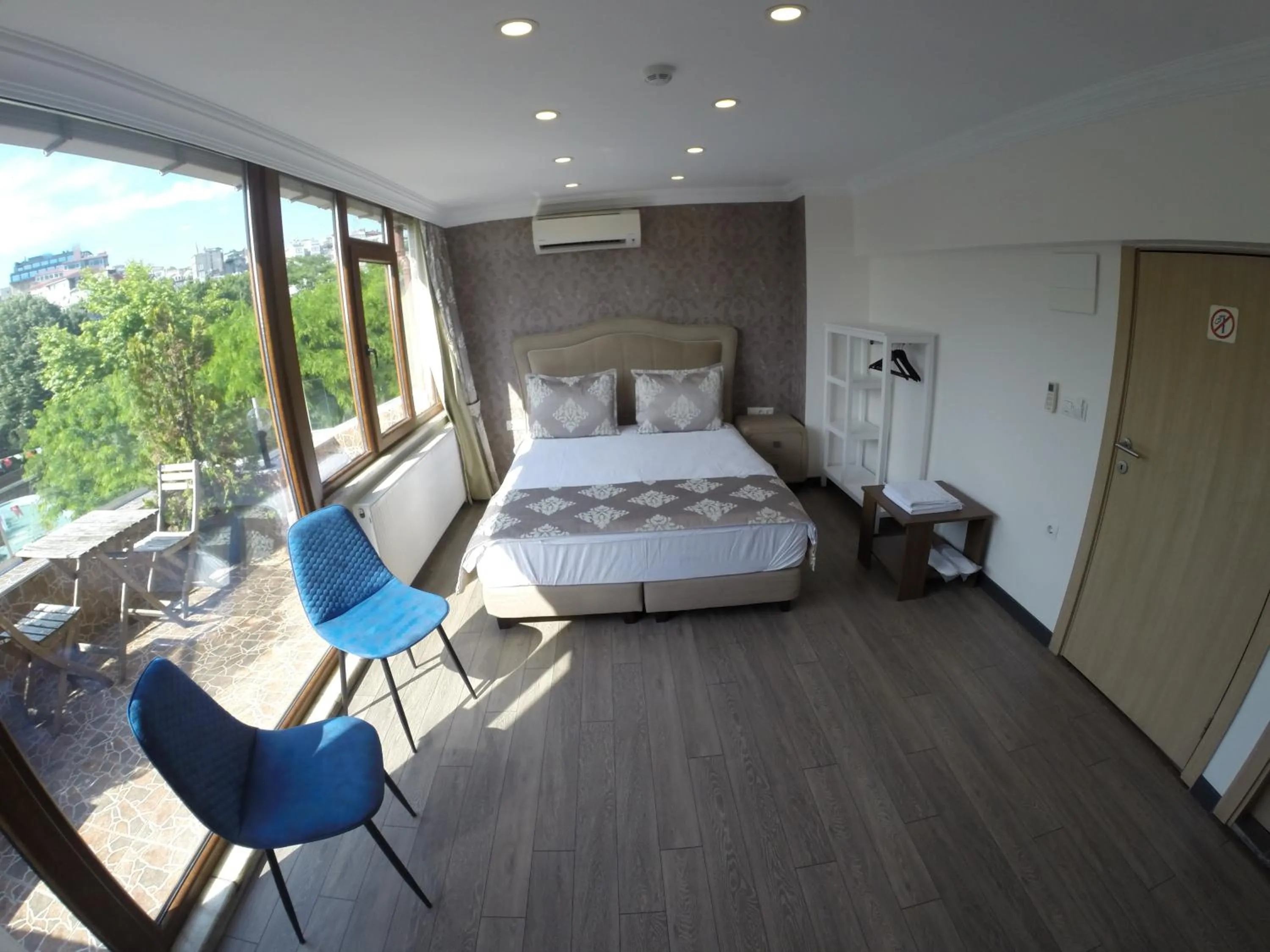 Decorative detail, Bed in Meydan Suites