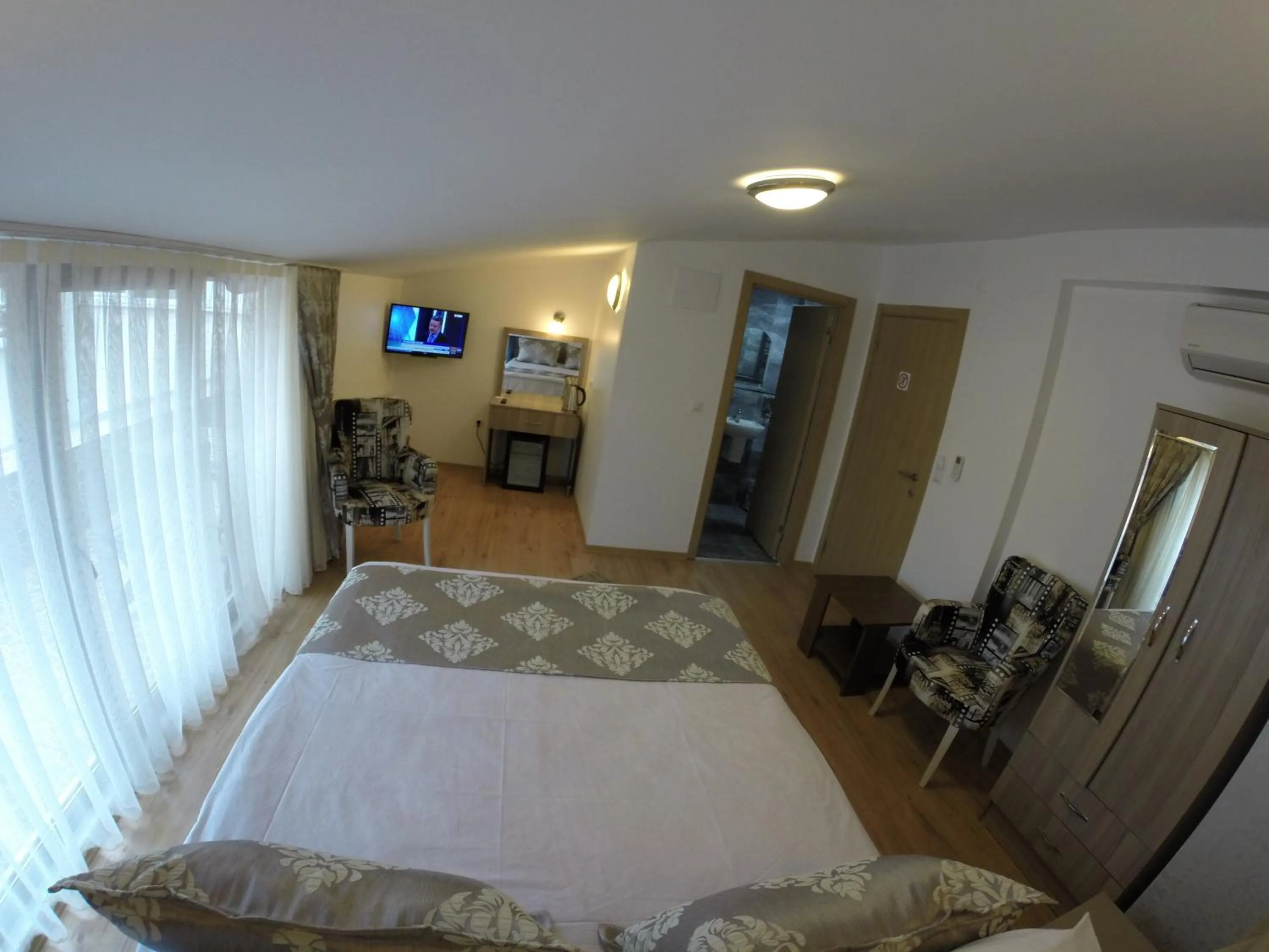 Bedroom, Bed in Meydan Suites