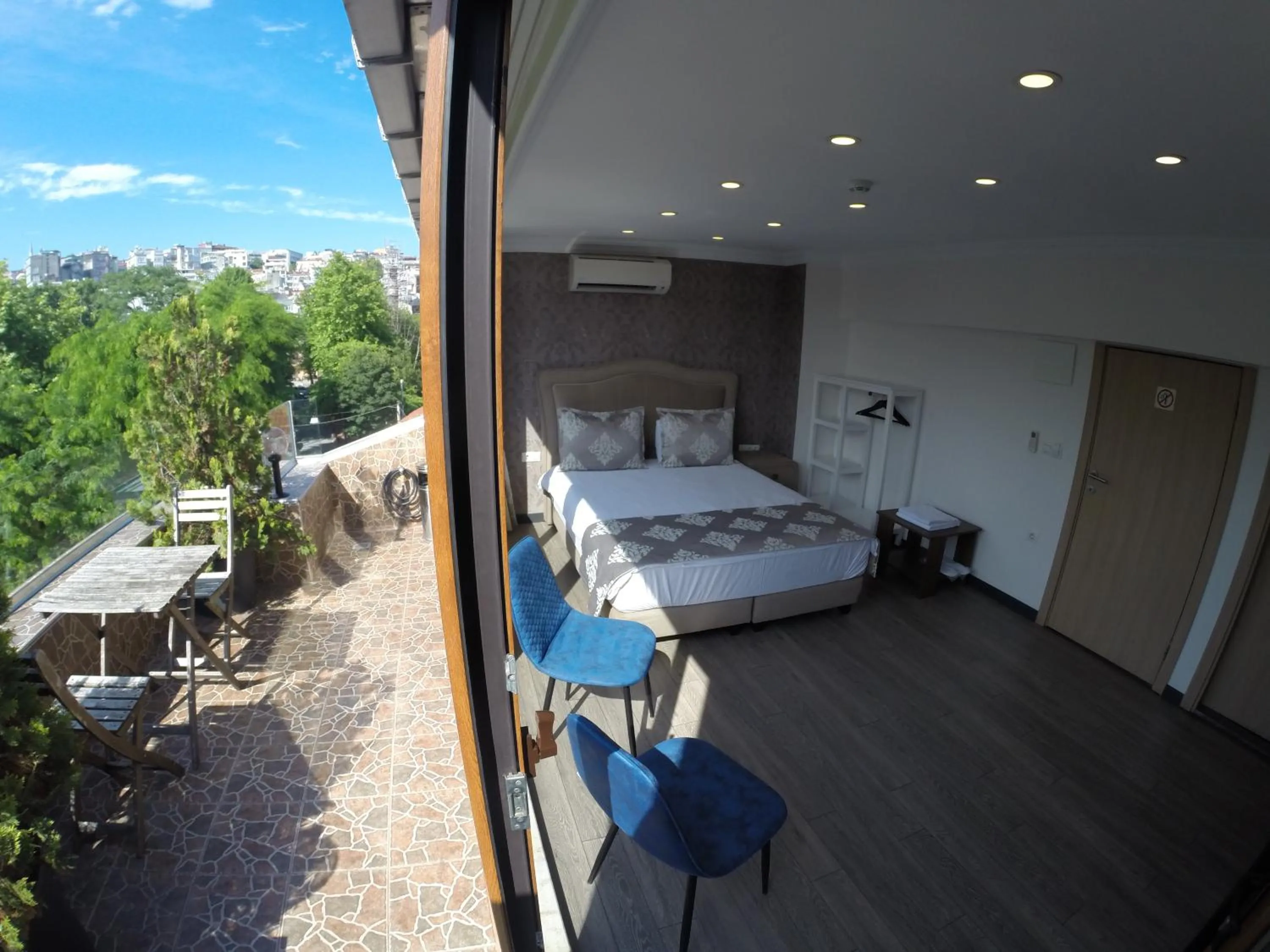 Balcony/Terrace, Bed in Meydan Suites