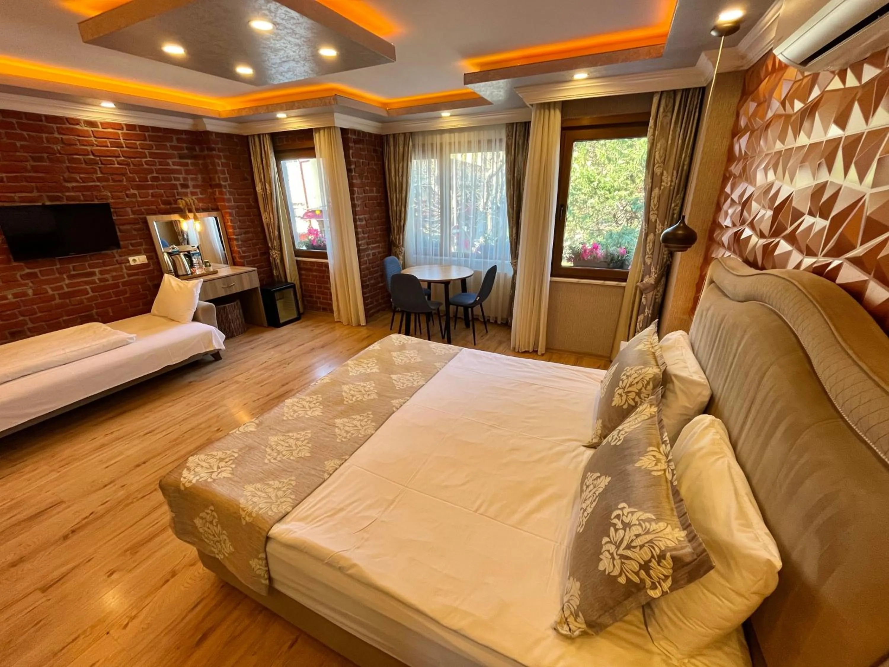 TV and multimedia, Bed in Meydan Suites