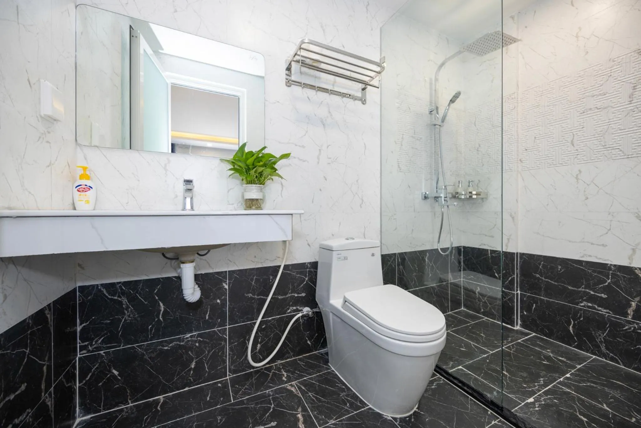 Shower in Tiamo Hotel