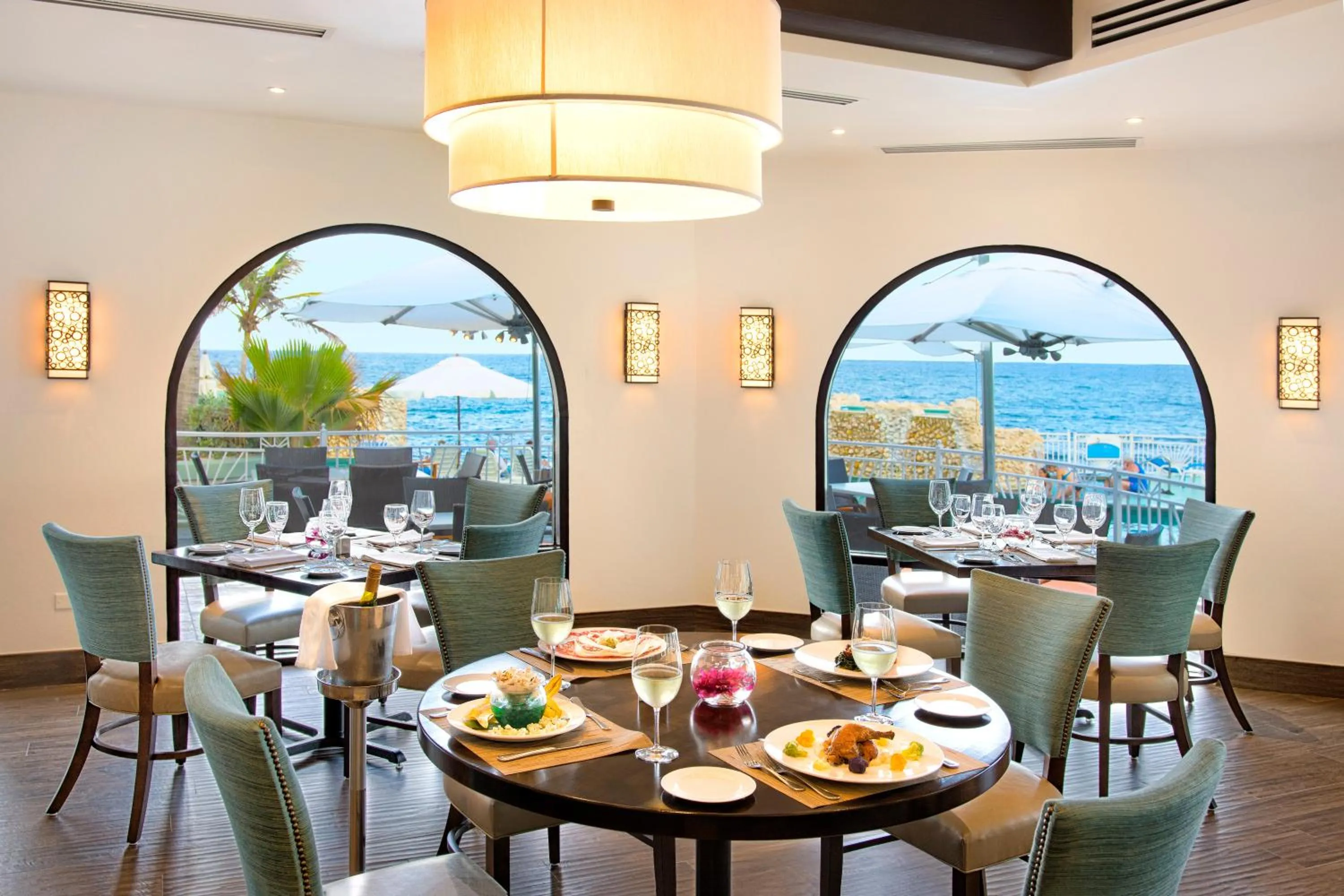 Restaurant/places to eat in Oyster Bay Beach Resort
