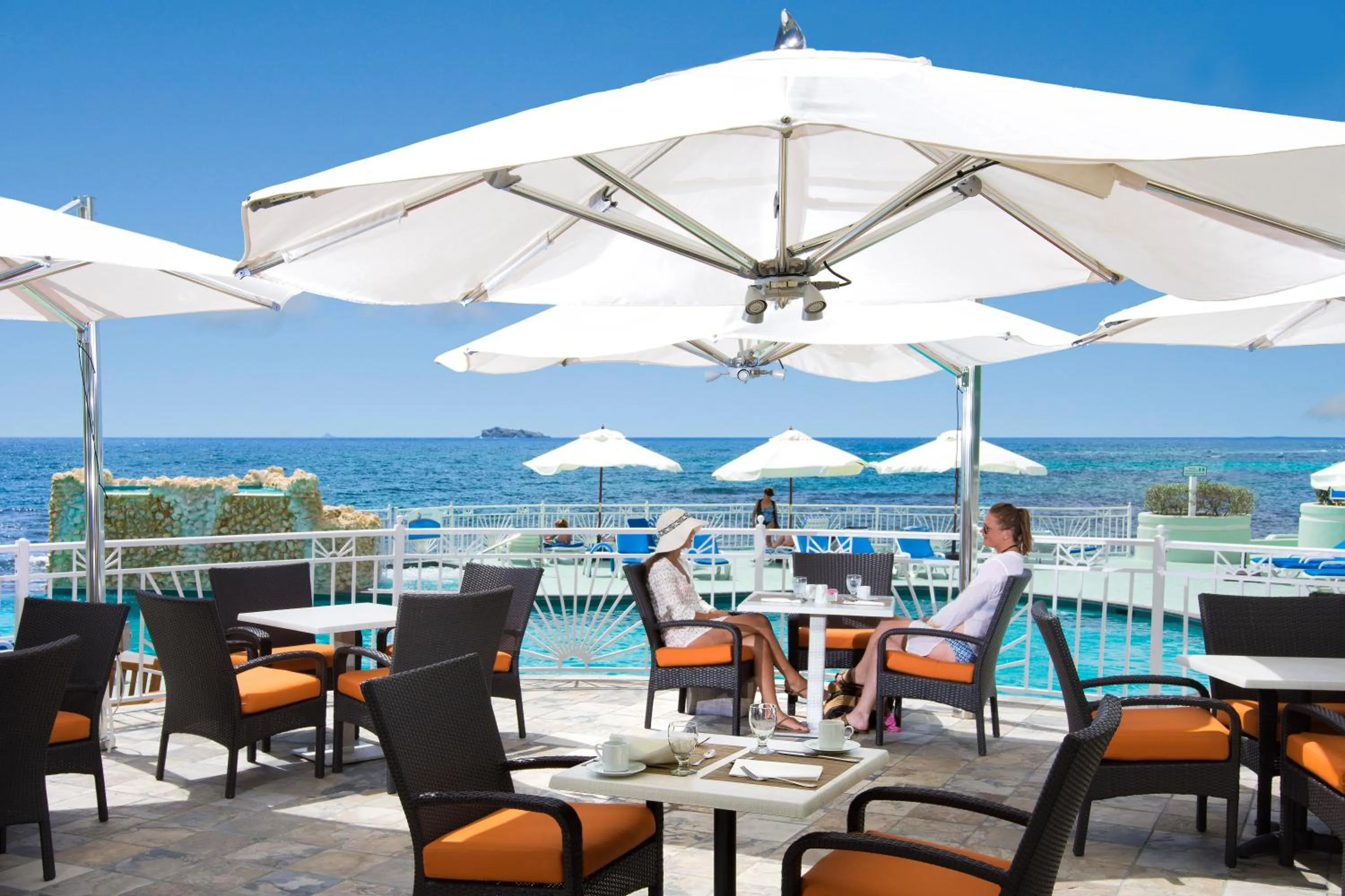 Restaurant/places to eat in Oyster Bay Beach Resort