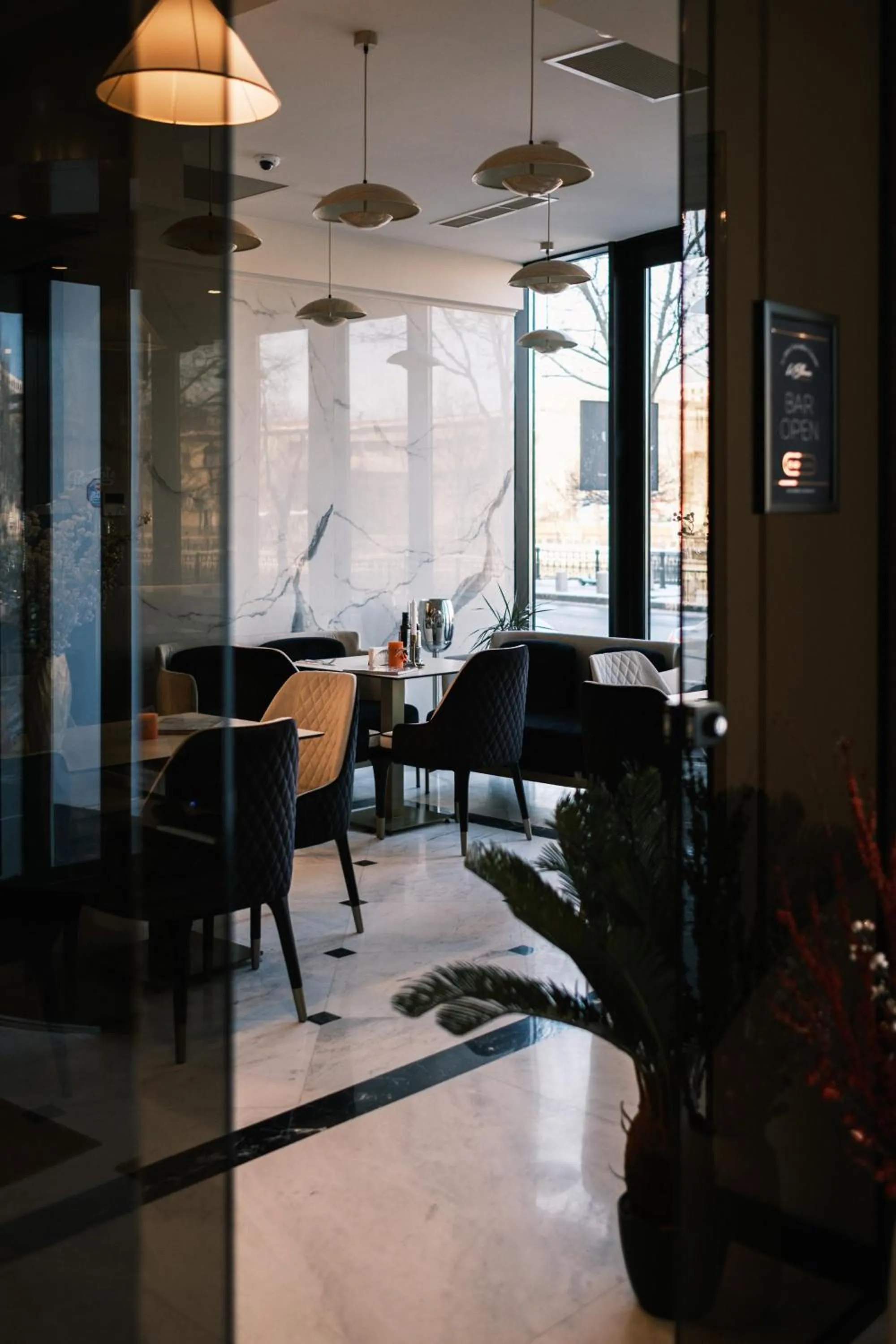 Restaurant/places to eat in Le Blanc Cotroceni Hotel