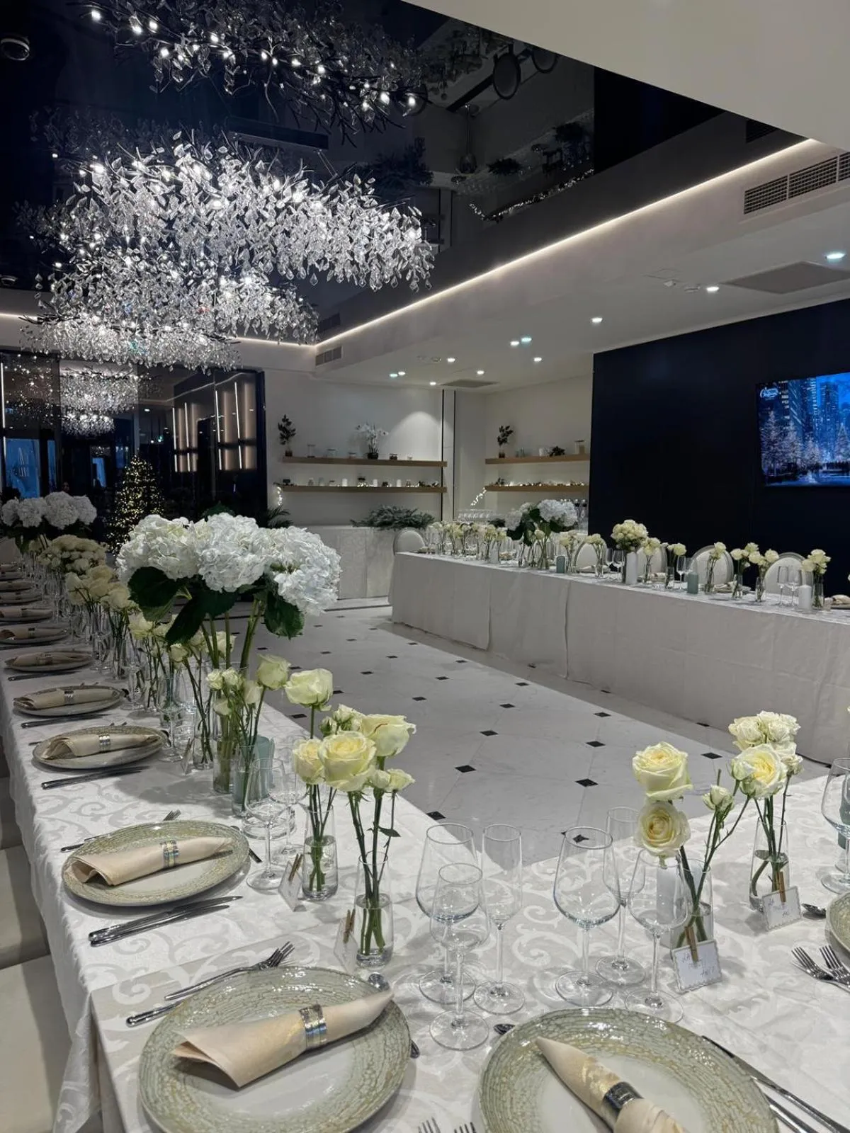 Restaurant/places to eat in Le Blanc Cotroceni Hotel