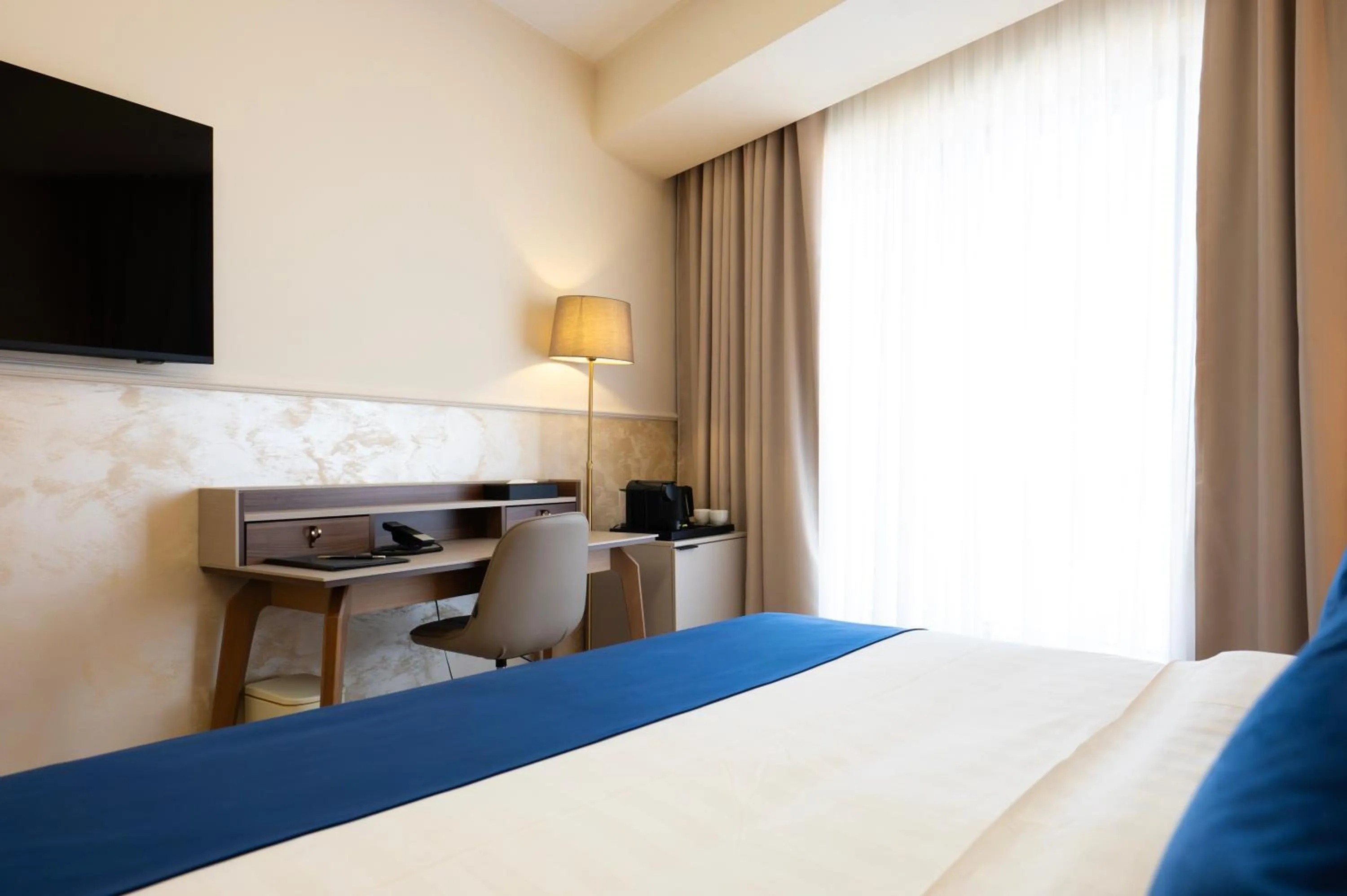 TV and multimedia, Bed in Le Blanc Cotroceni Hotel