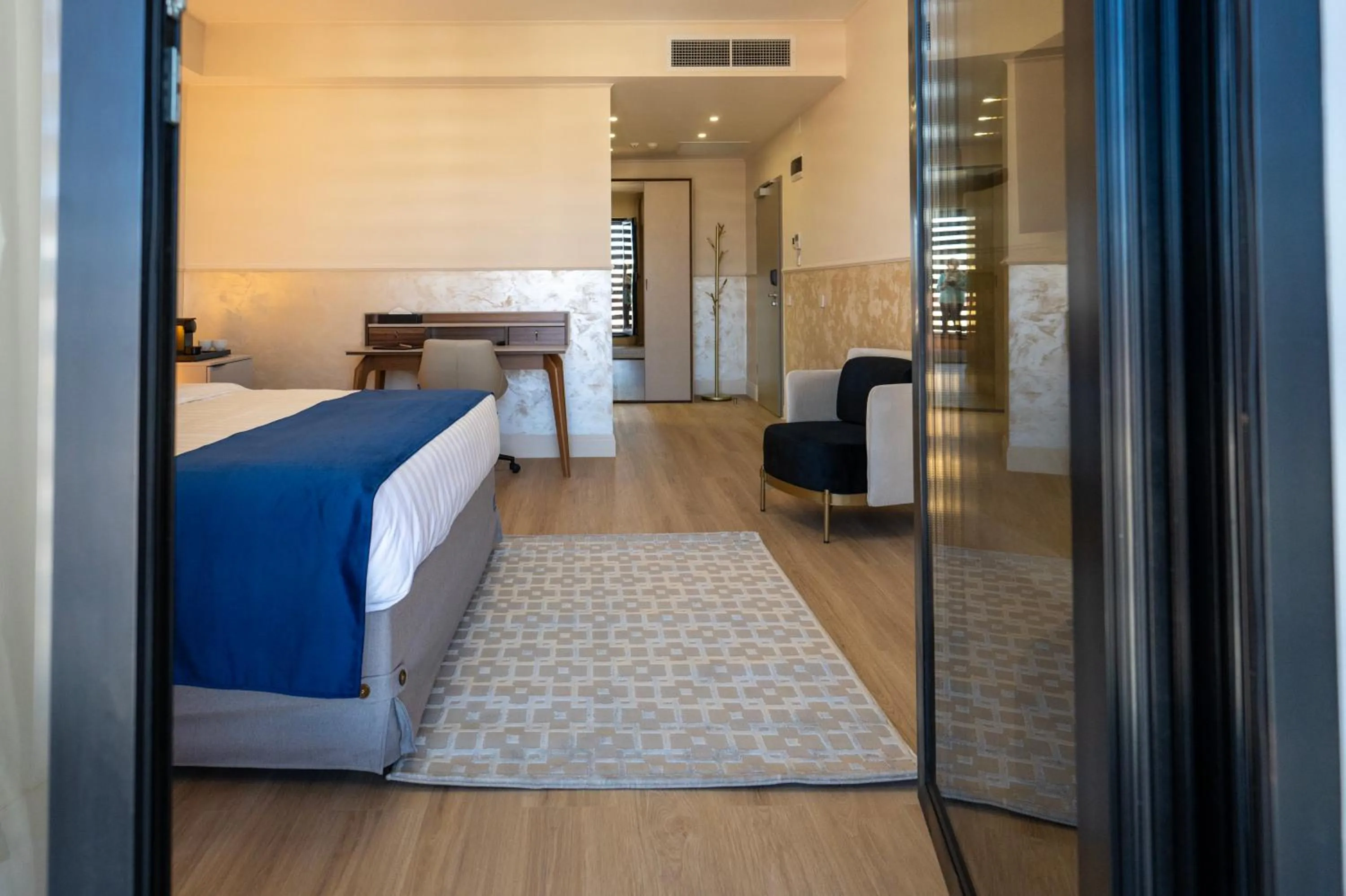 Photo of the whole room, Bed in Le Blanc Cotroceni Hotel