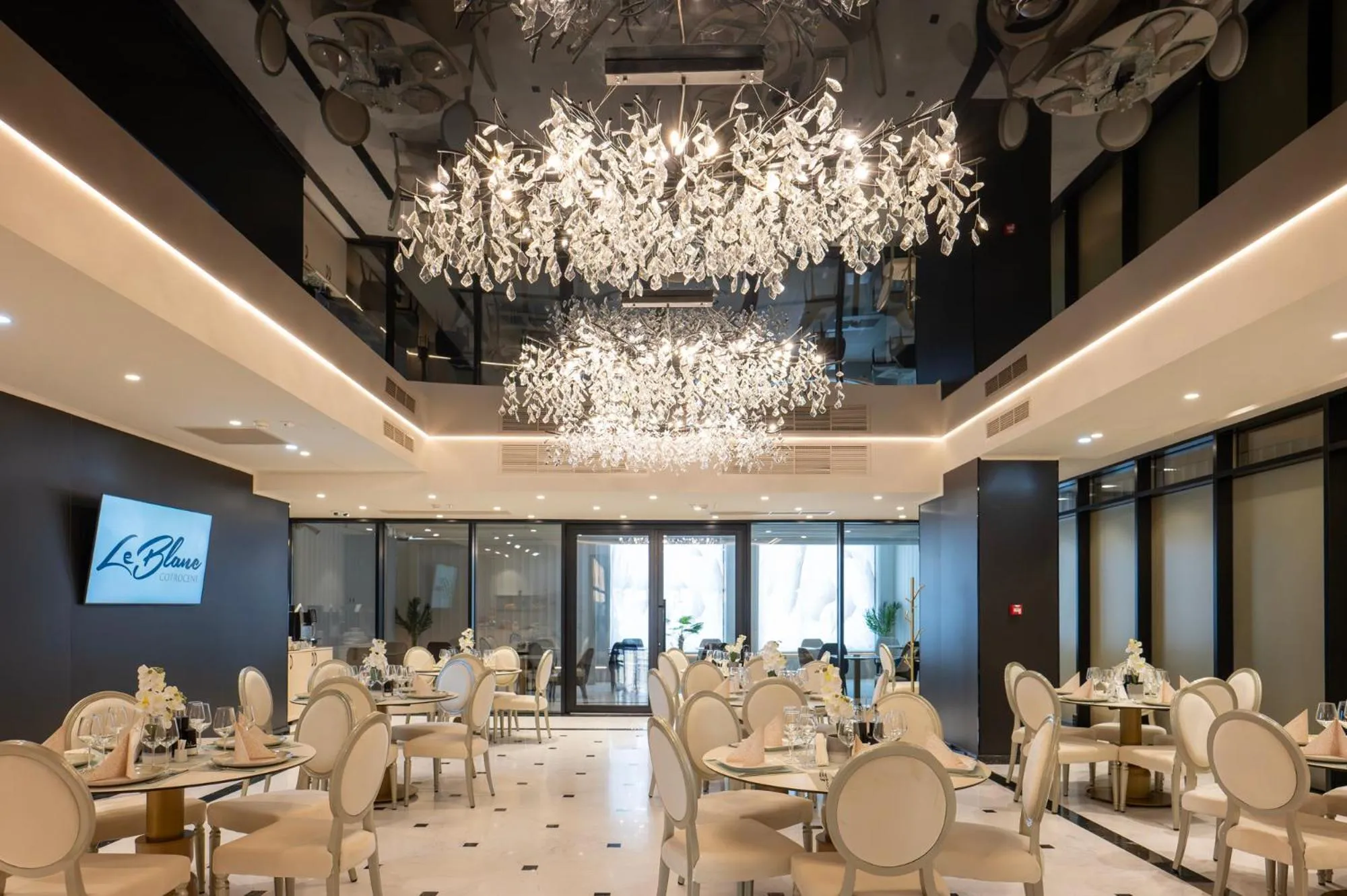 Restaurant/places to eat in Le Blanc Cotroceni Hotel