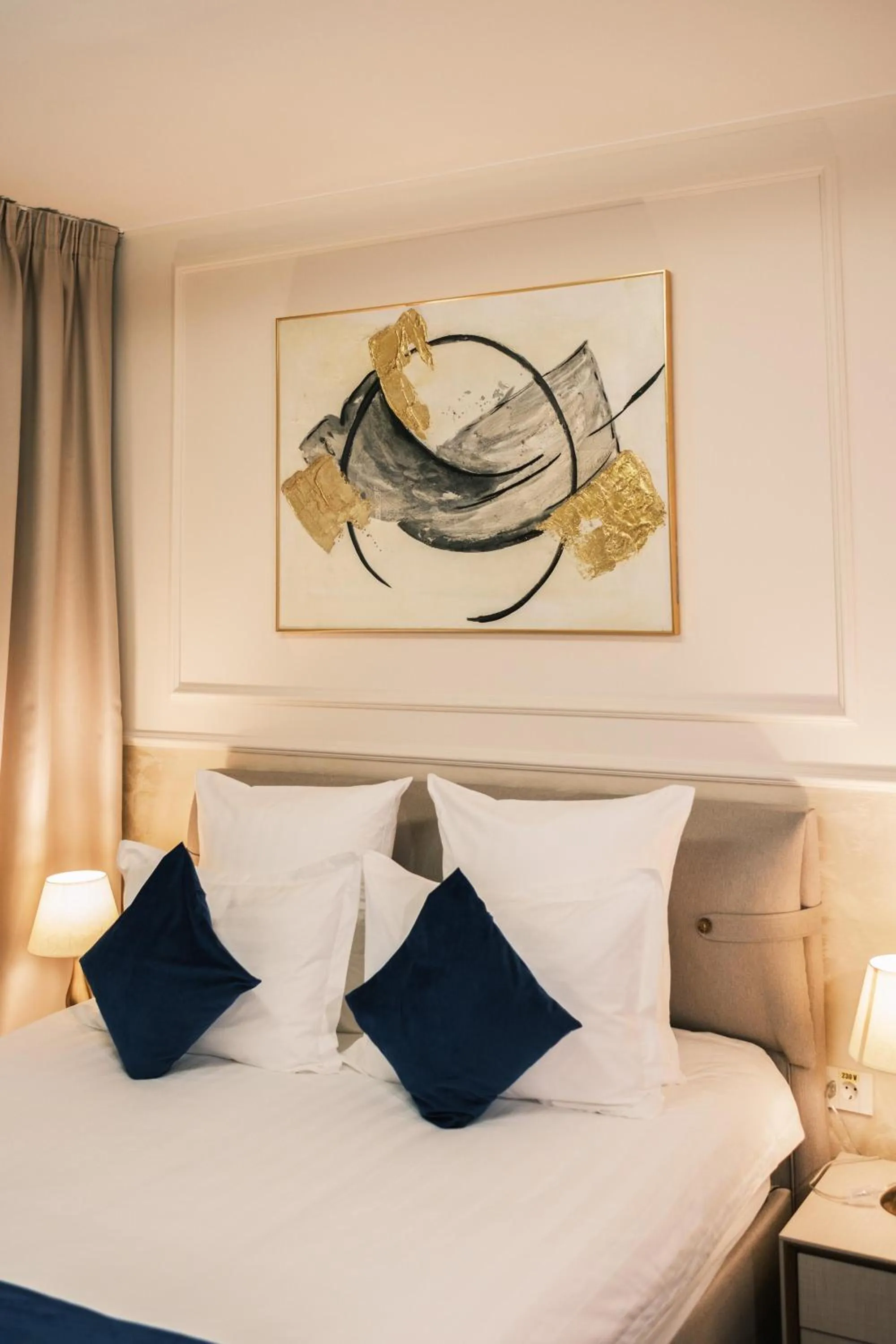 Bed in Le Blanc Cotroceni Hotel