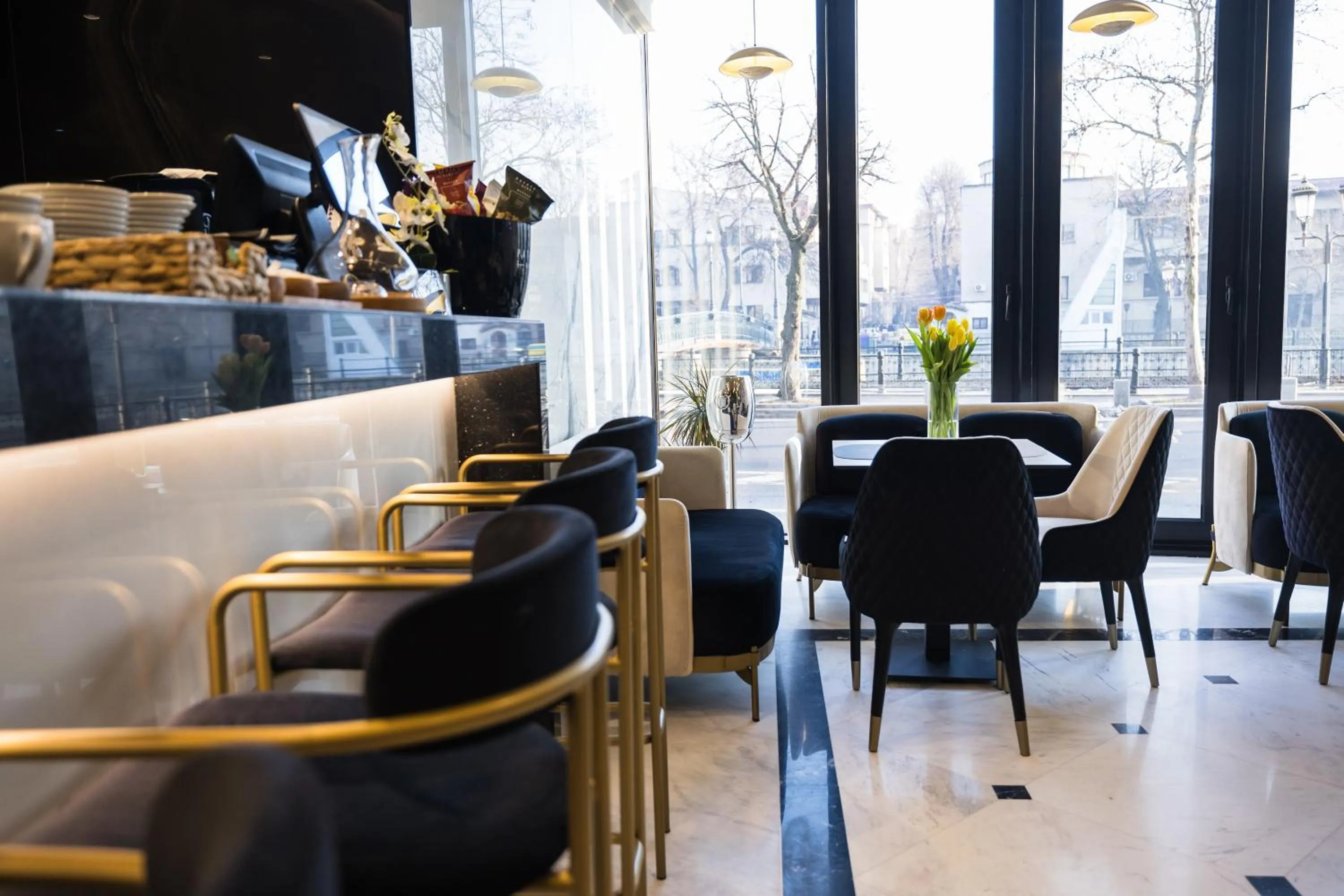 Restaurant/places to eat in Le Blanc Cotroceni Hotel