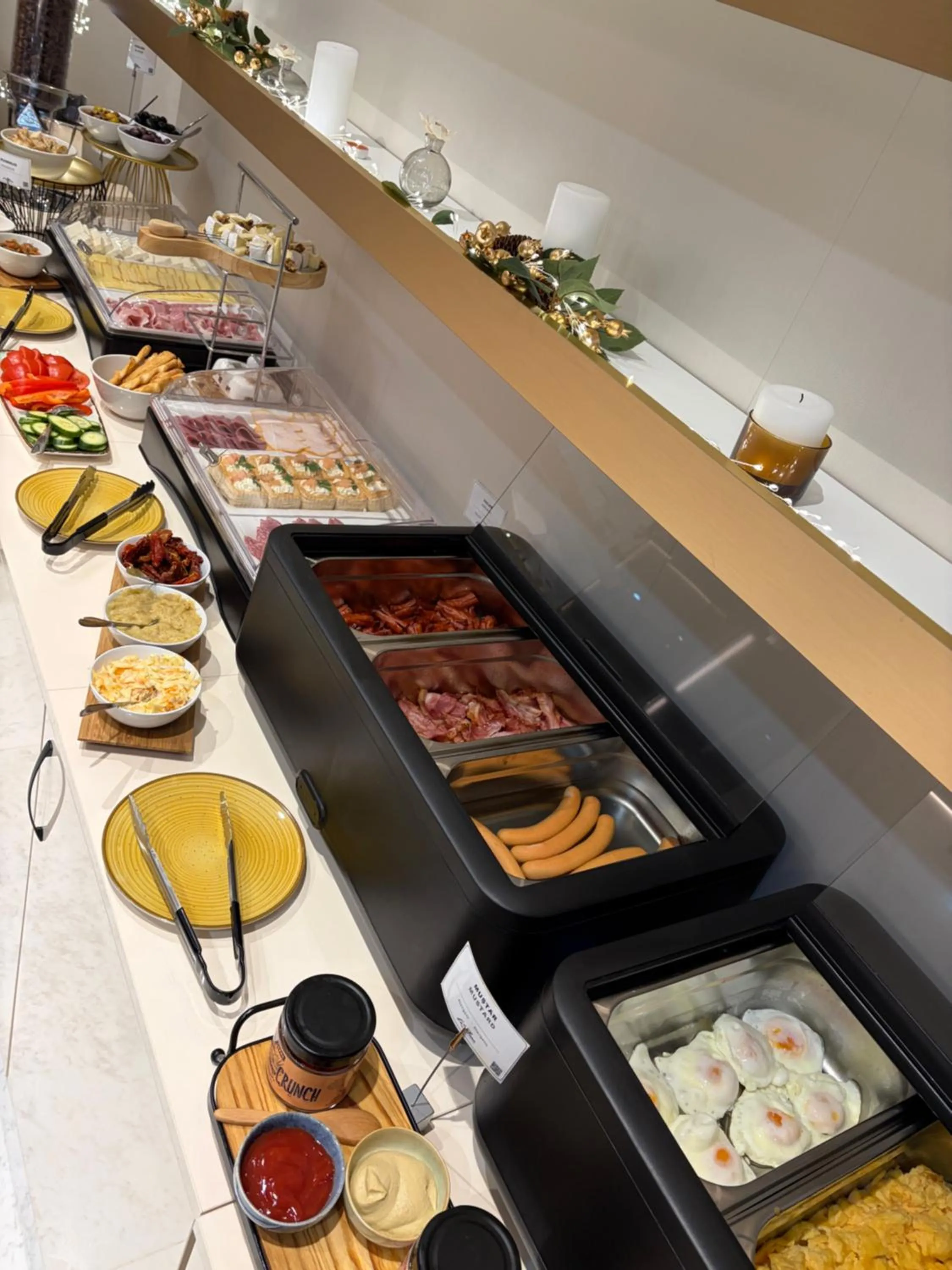 Buffet breakfast in Le Blanc Cotroceni Hotel