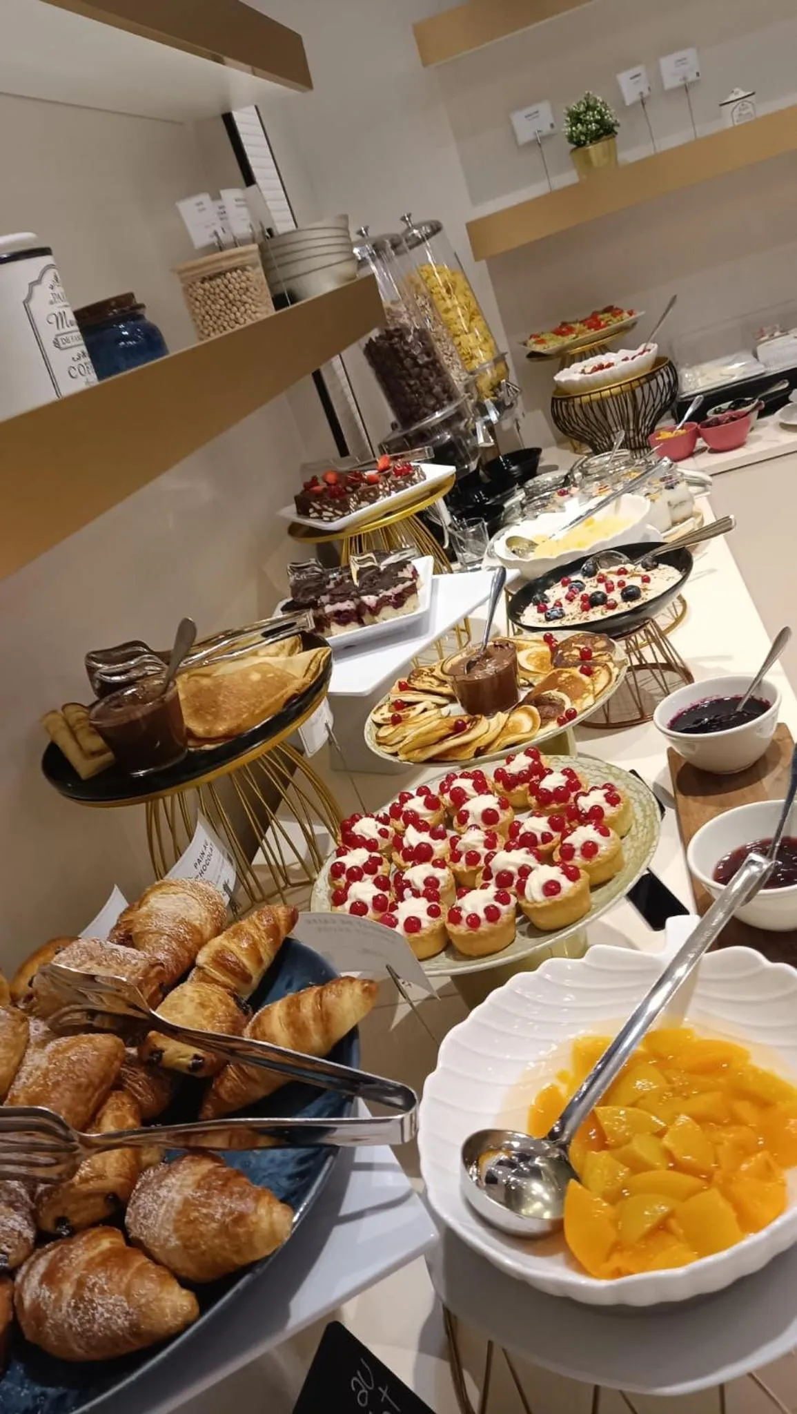 Breakfast in Le Blanc Cotroceni Hotel