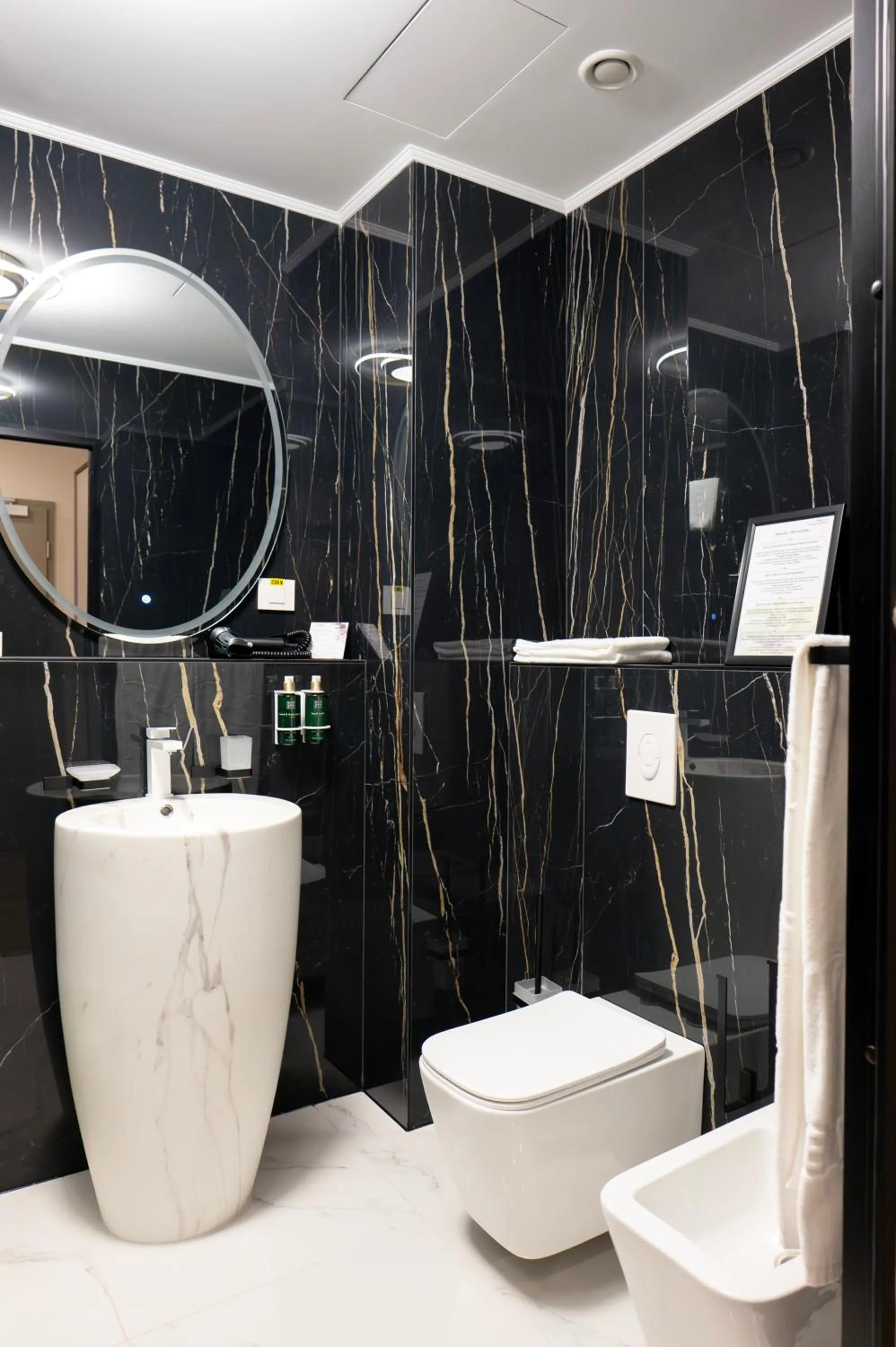 Bathroom in Le Blanc Cotroceni Hotel