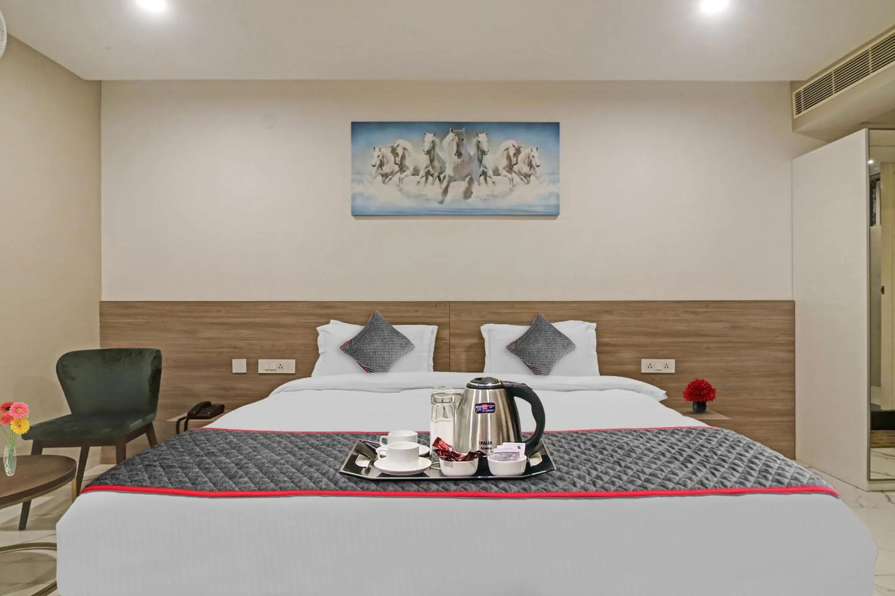 Bedroom, Bed in Super Hotel O THE FERN SUITES