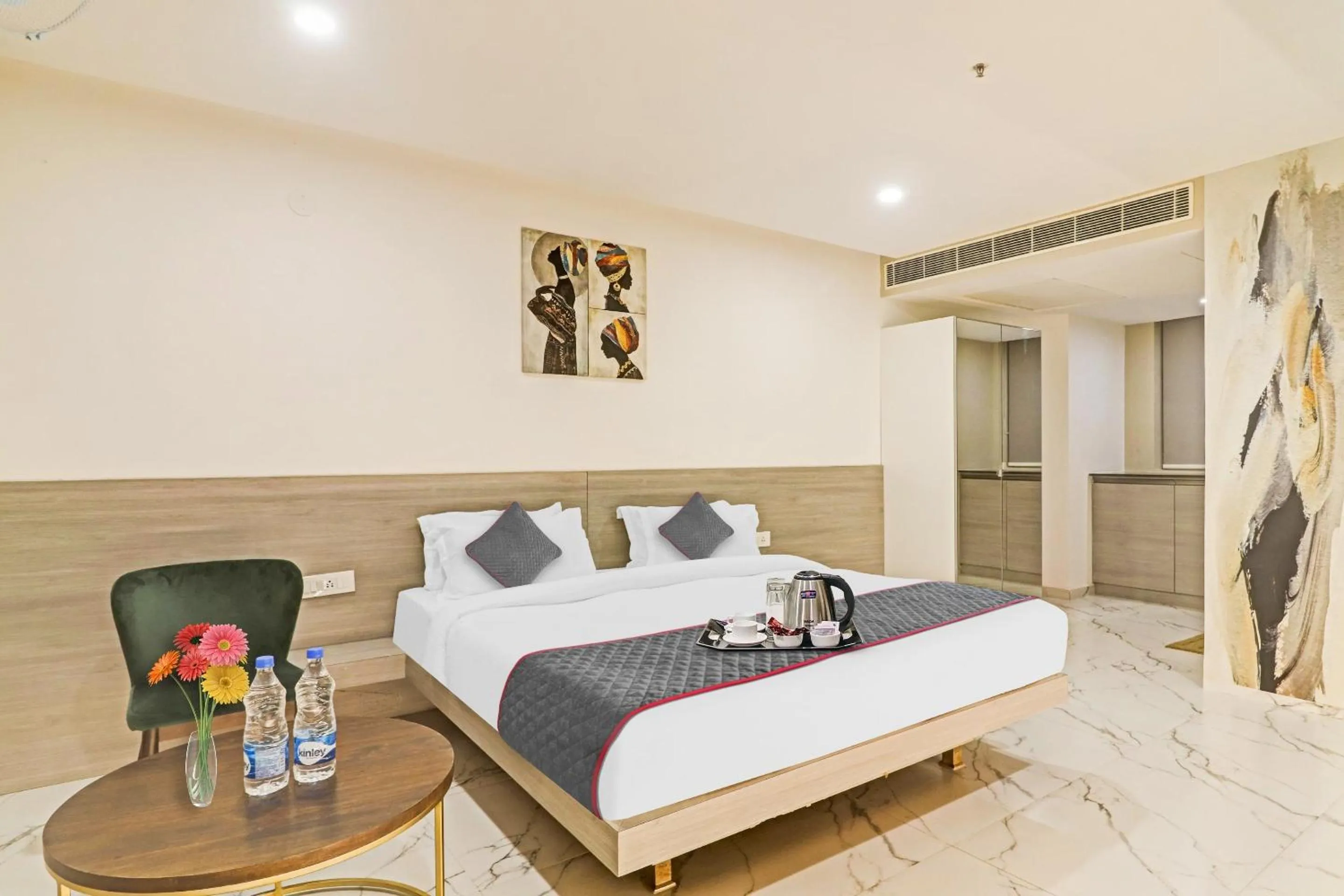 Bedroom, Bed in Super Hotel O THE FERN SUITES