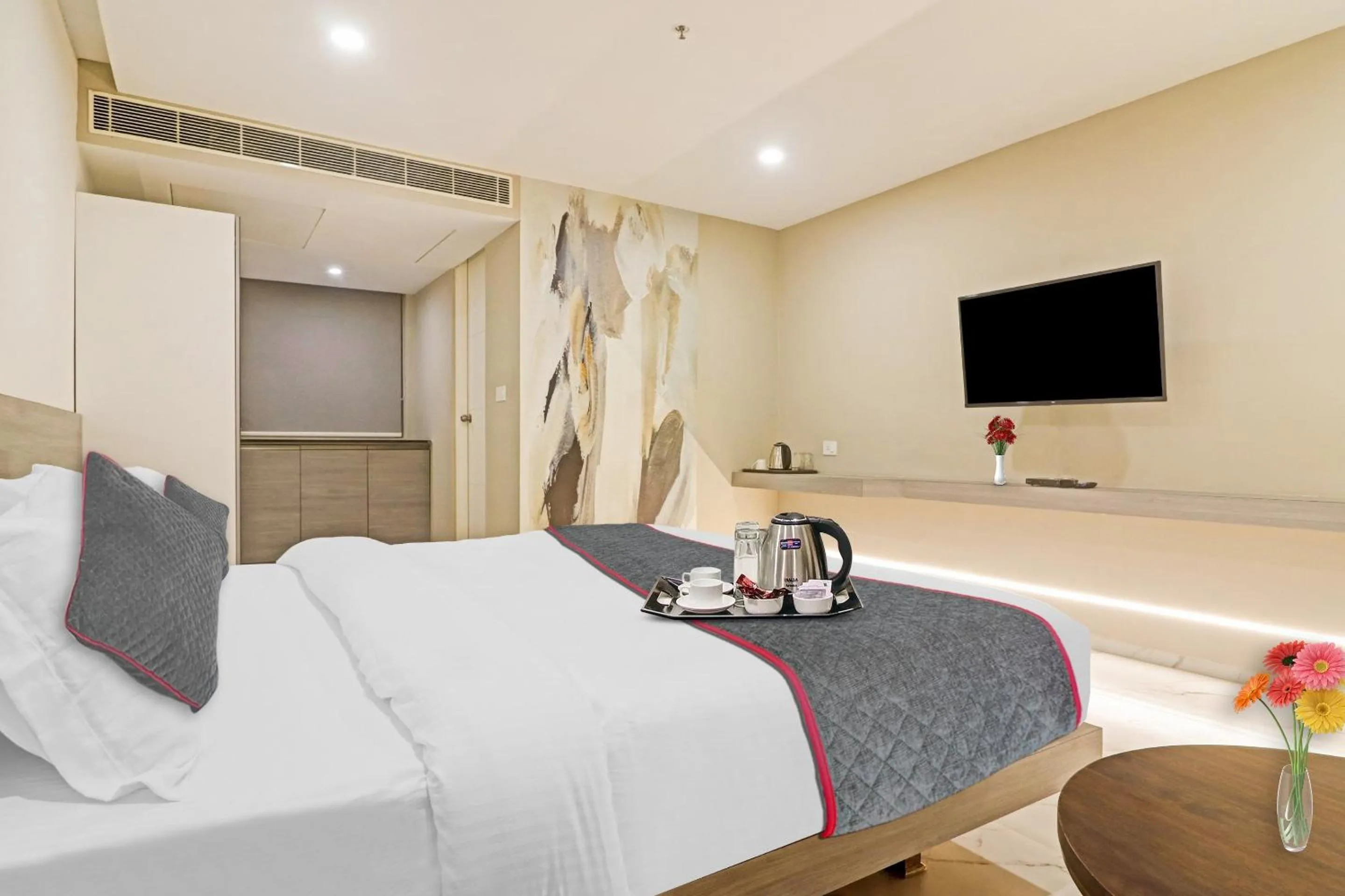 Bedroom, Bed in Super Hotel O THE FERN SUITES