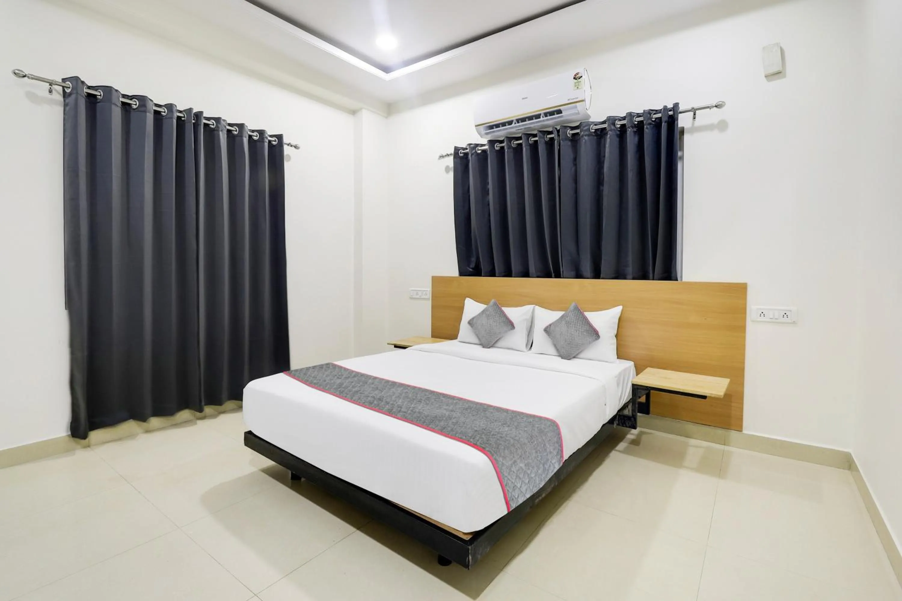 Bedroom, Bed in Super Townhouse De Alphabet Kukatpally Near Nexus Mall
