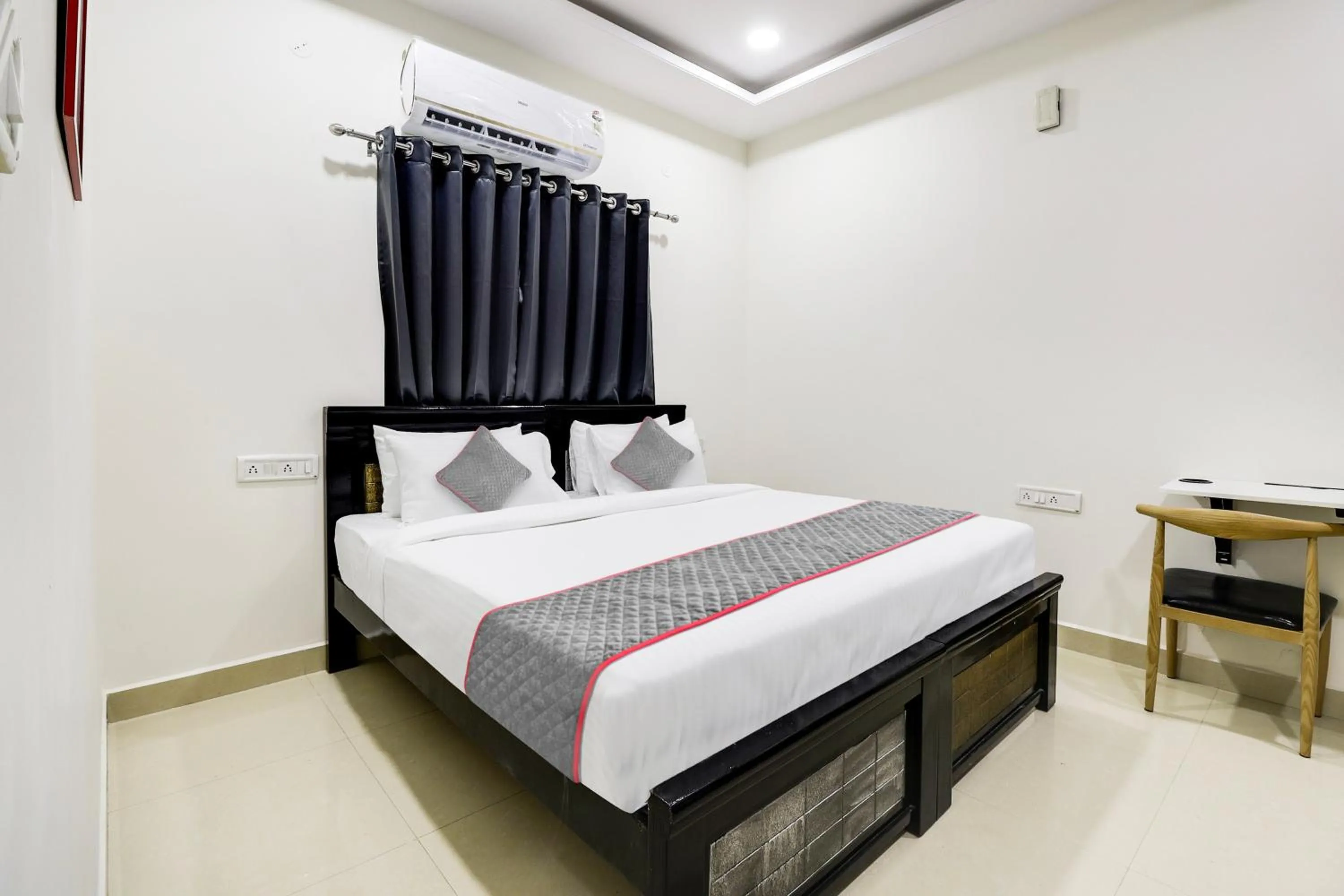 Bedroom, Bed in Super Townhouse De Alphabet Kukatpally Near Nexus Mall
