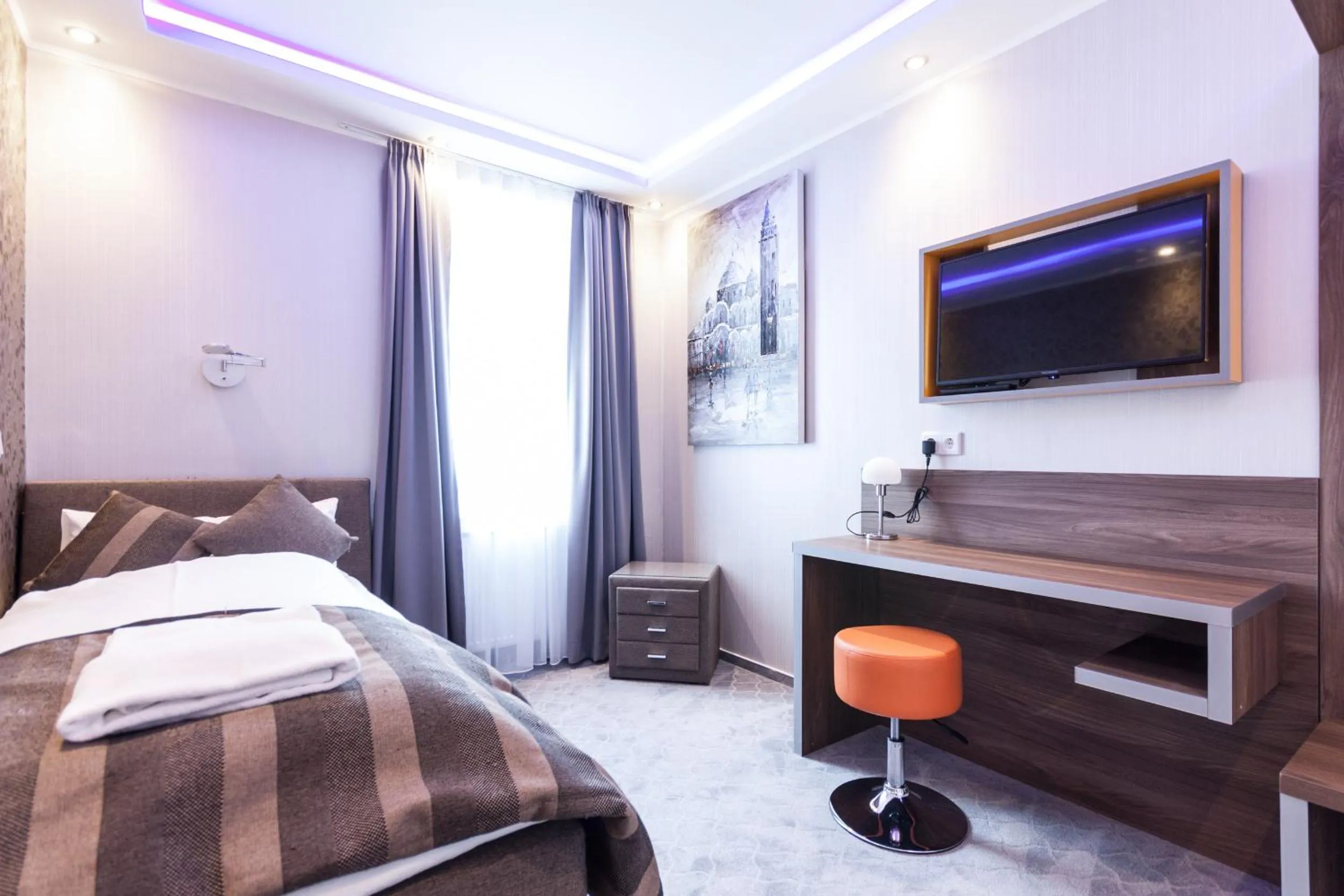 Photo of the whole room, Bed in Stay-Inn Bielefeld Zentrum