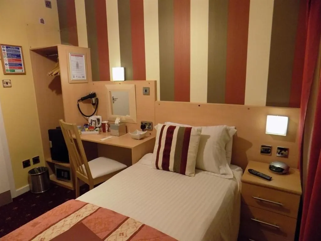 Bedroom, Bed in The Norwood