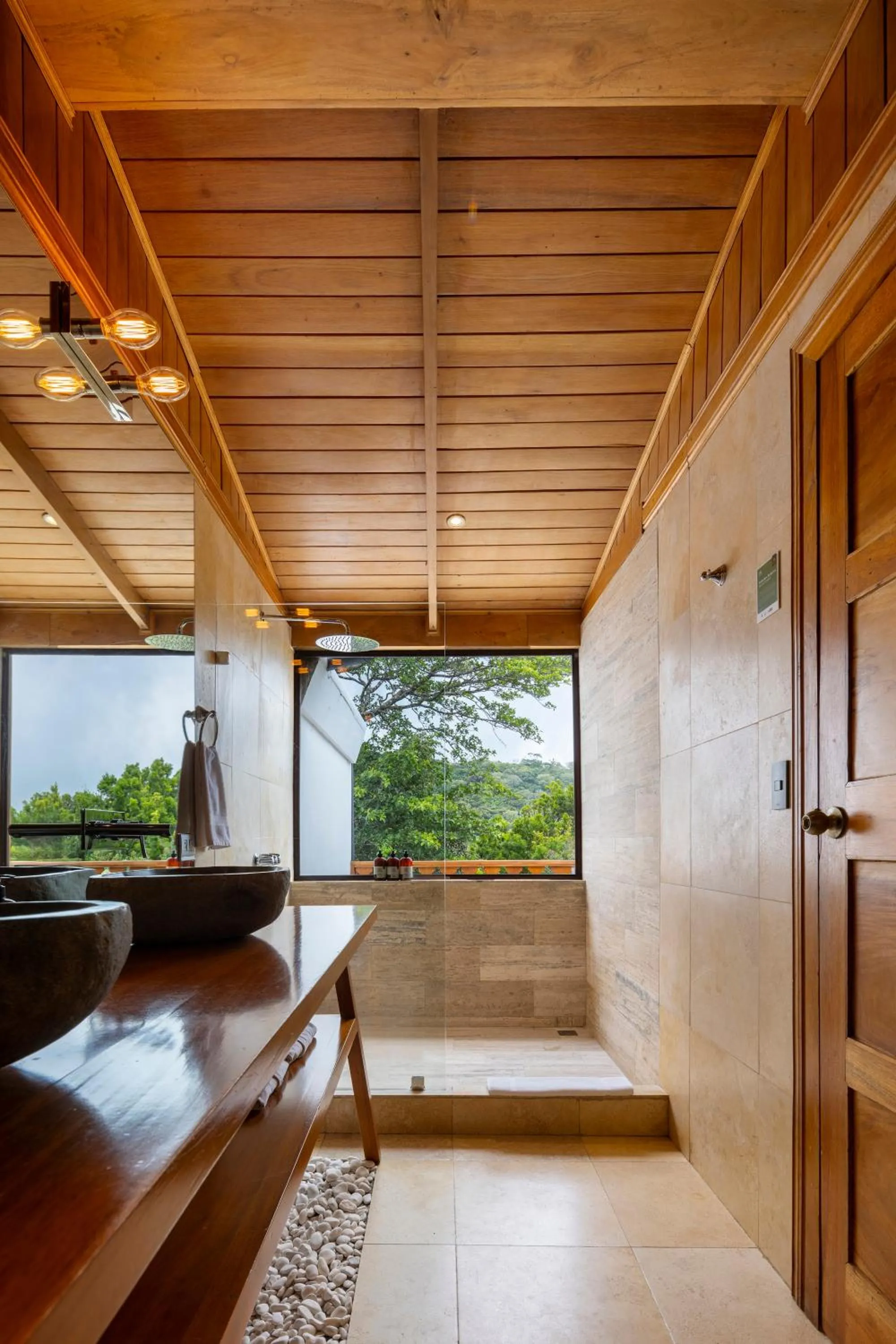 Shower in Hotel Belmar
