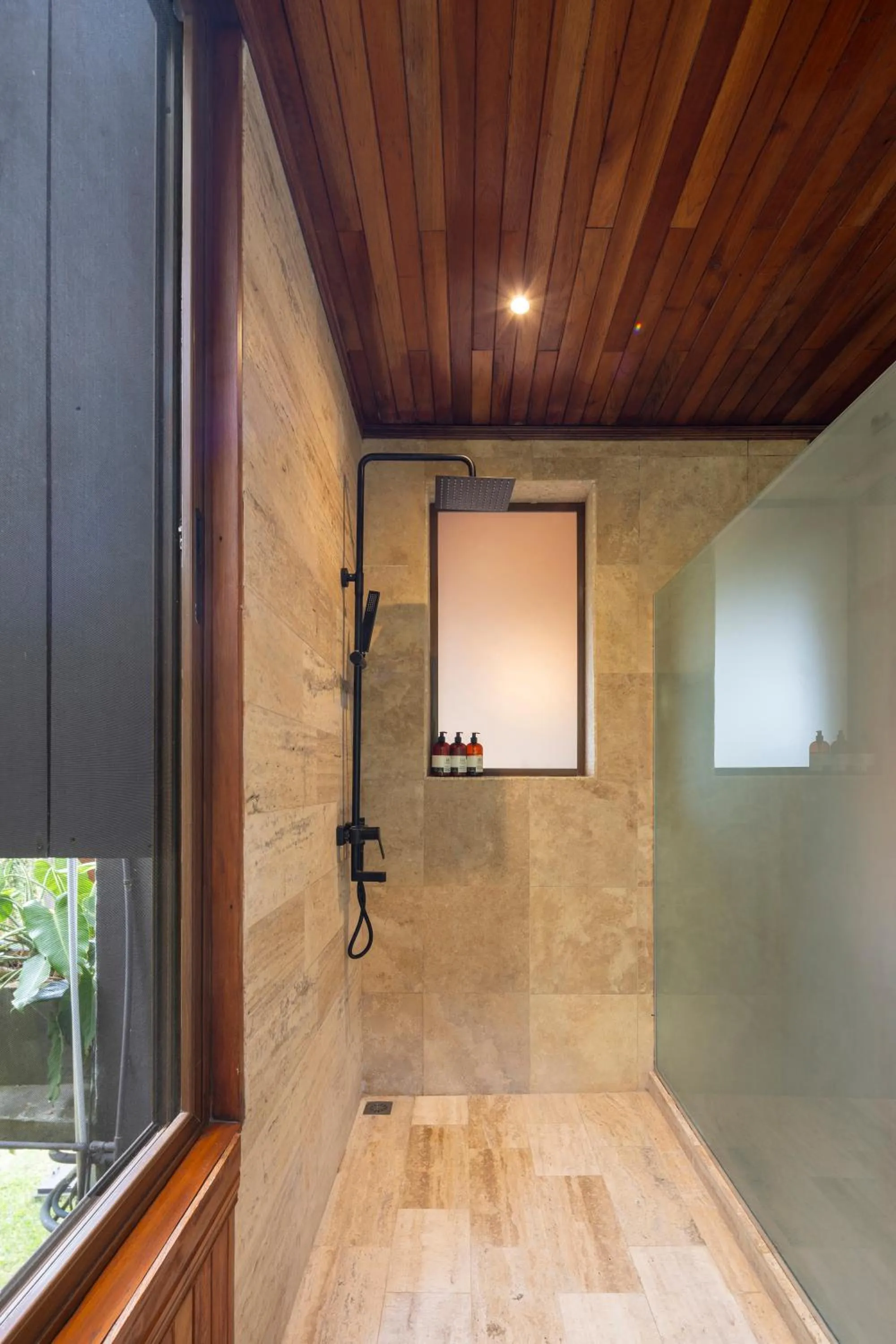 Shower in Hotel Belmar