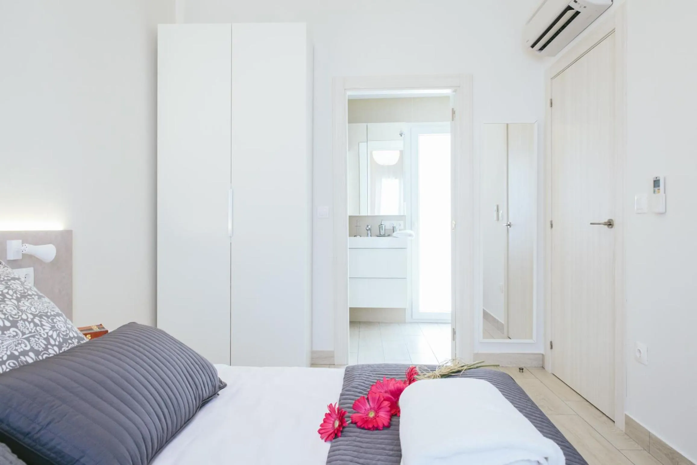 Bedroom, Bed in The Lucky Flats - Poeta Quintana