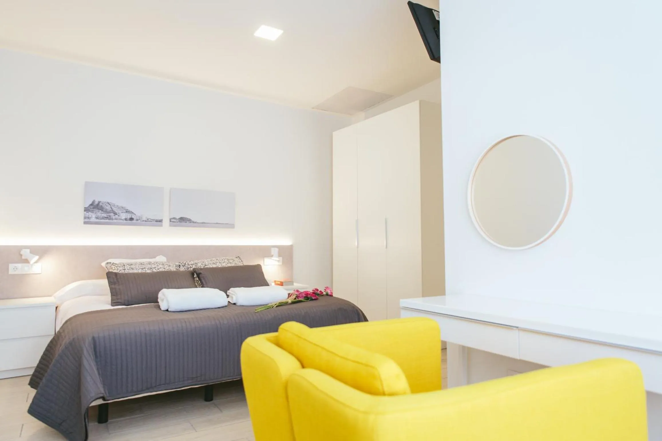 Bedroom, Bed in The Lucky Flats - Poeta Quintana