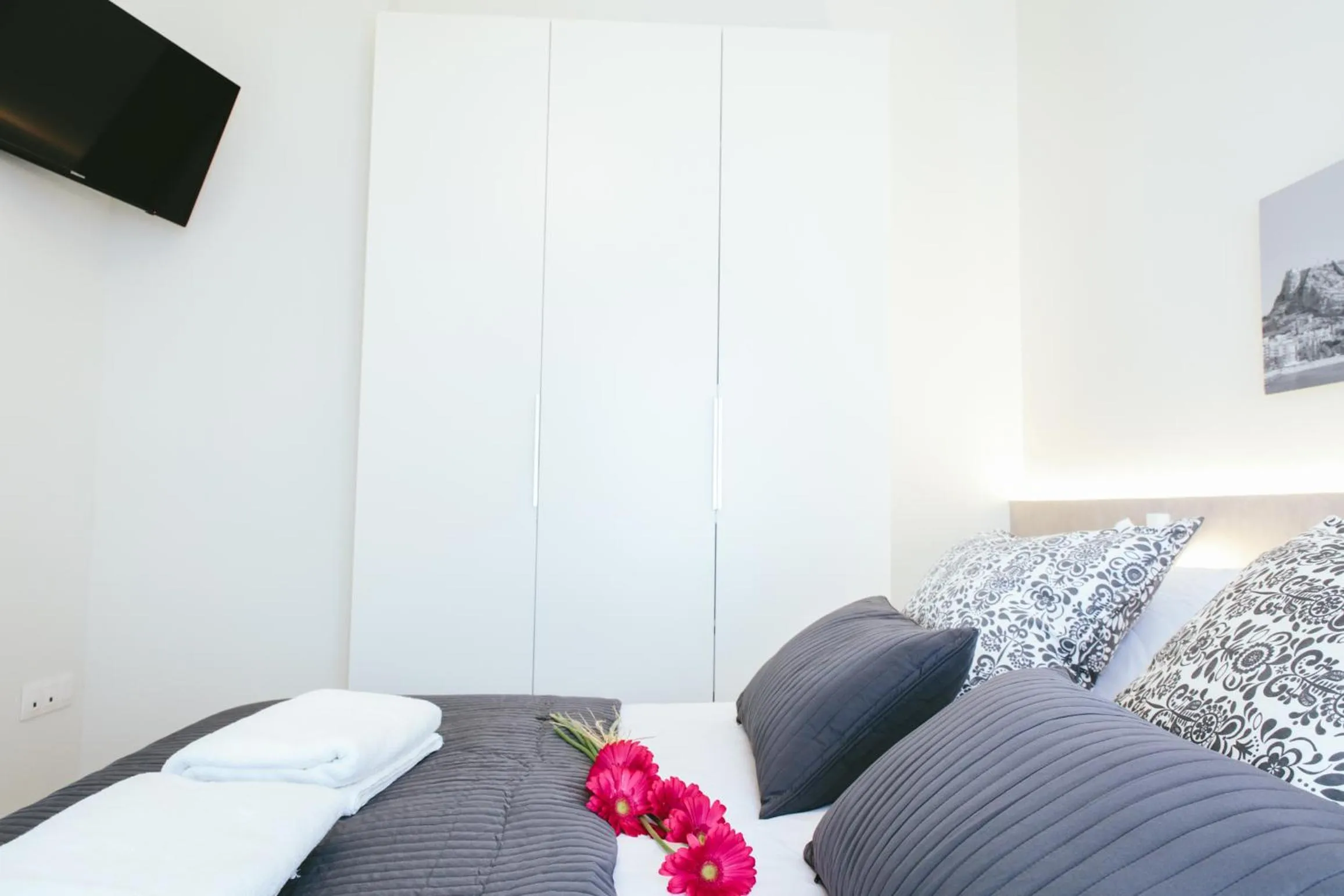 Bed in The Lucky Flats - Poeta Quintana