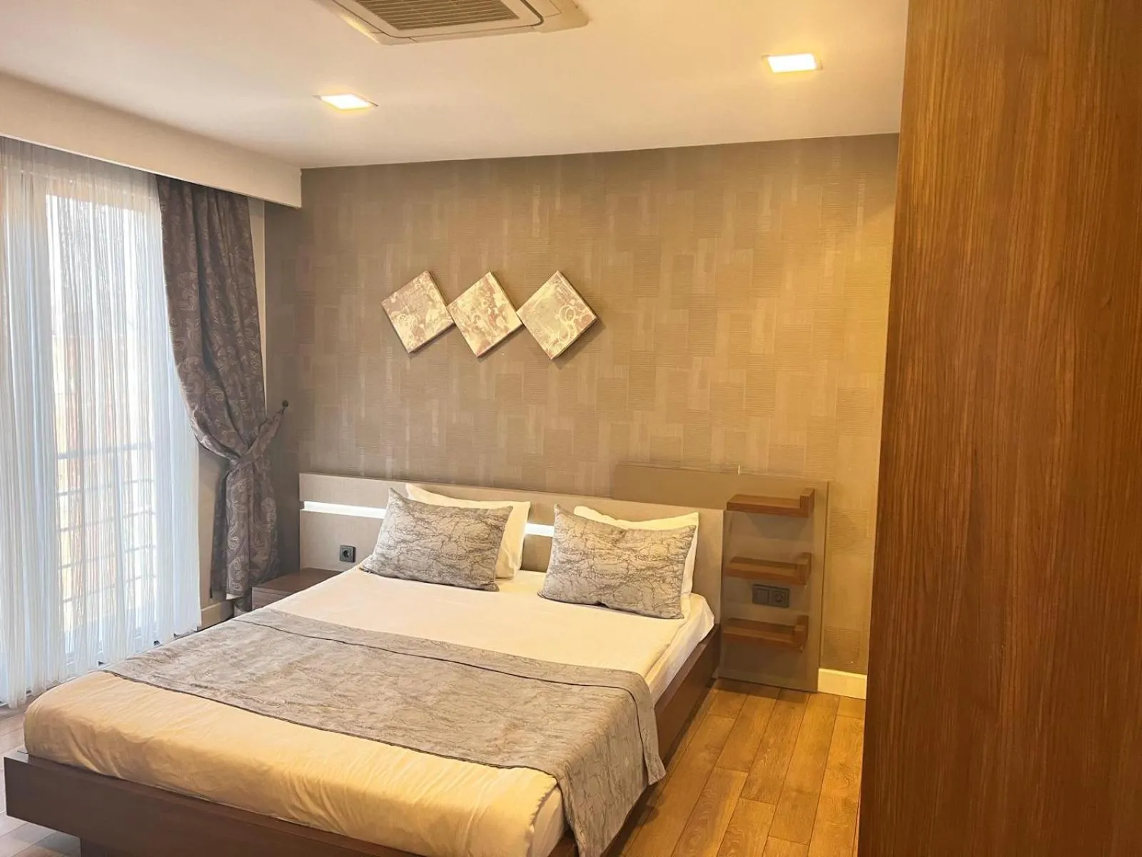 Bed in Liv Suit Hotel