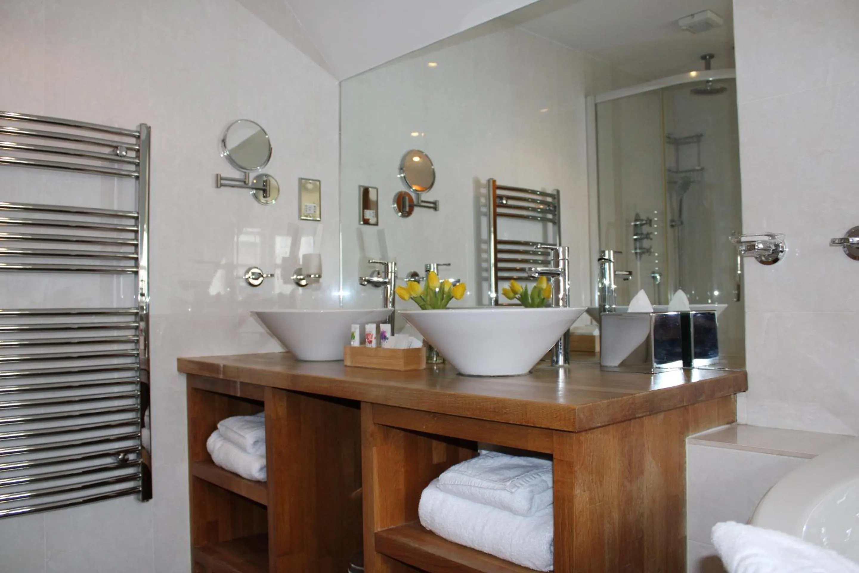 Bathroom in The Chequers Inn